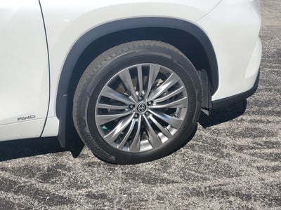 2022 Toyota Highlander Hybrid Platinum