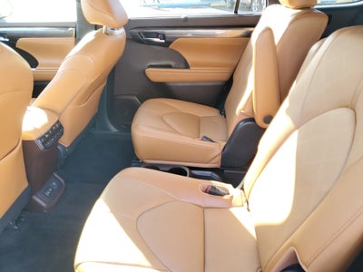 2022 Toyota Highlander Platinum