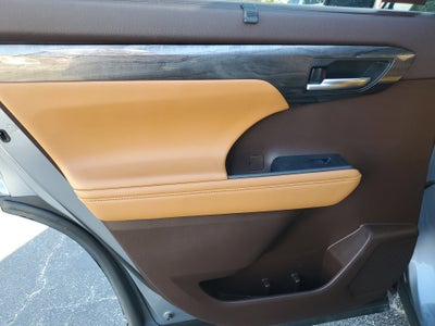 2022 Toyota Highlander Platinum