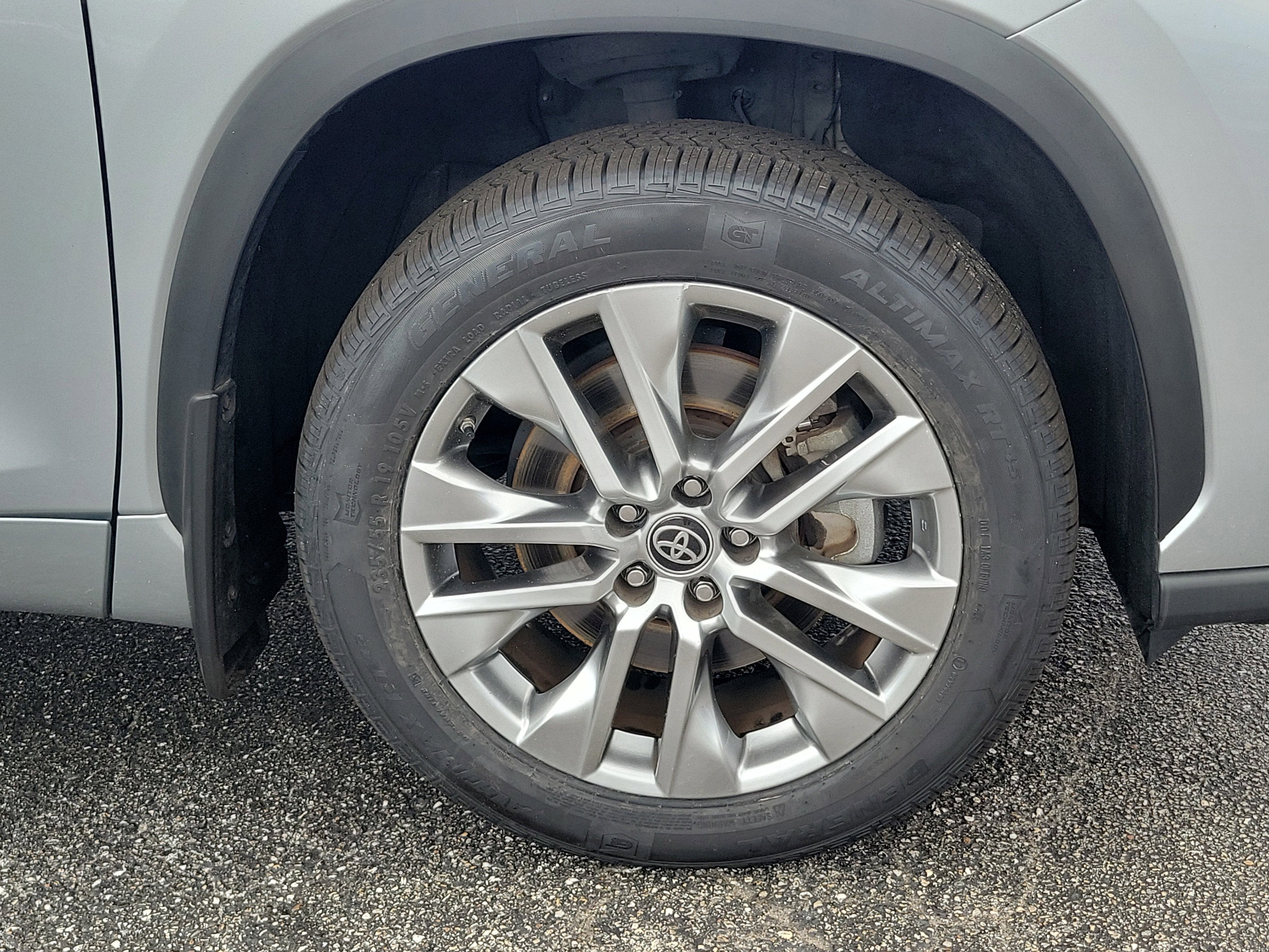 2023 Toyota Highlander LE