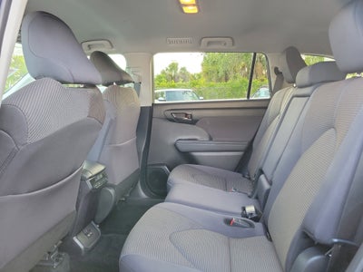 2024 Toyota Highlander LE