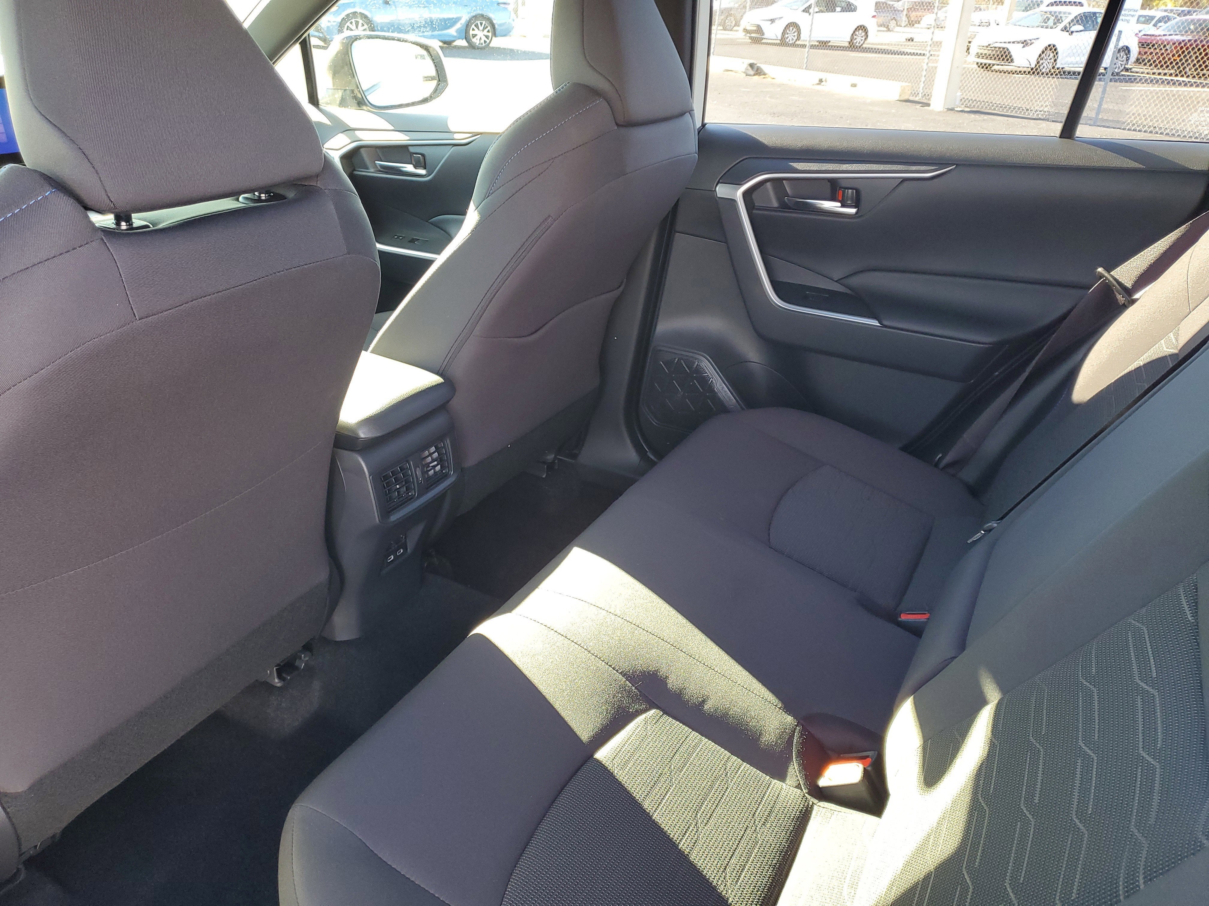 2023 Toyota RAV4 Hybrid SE