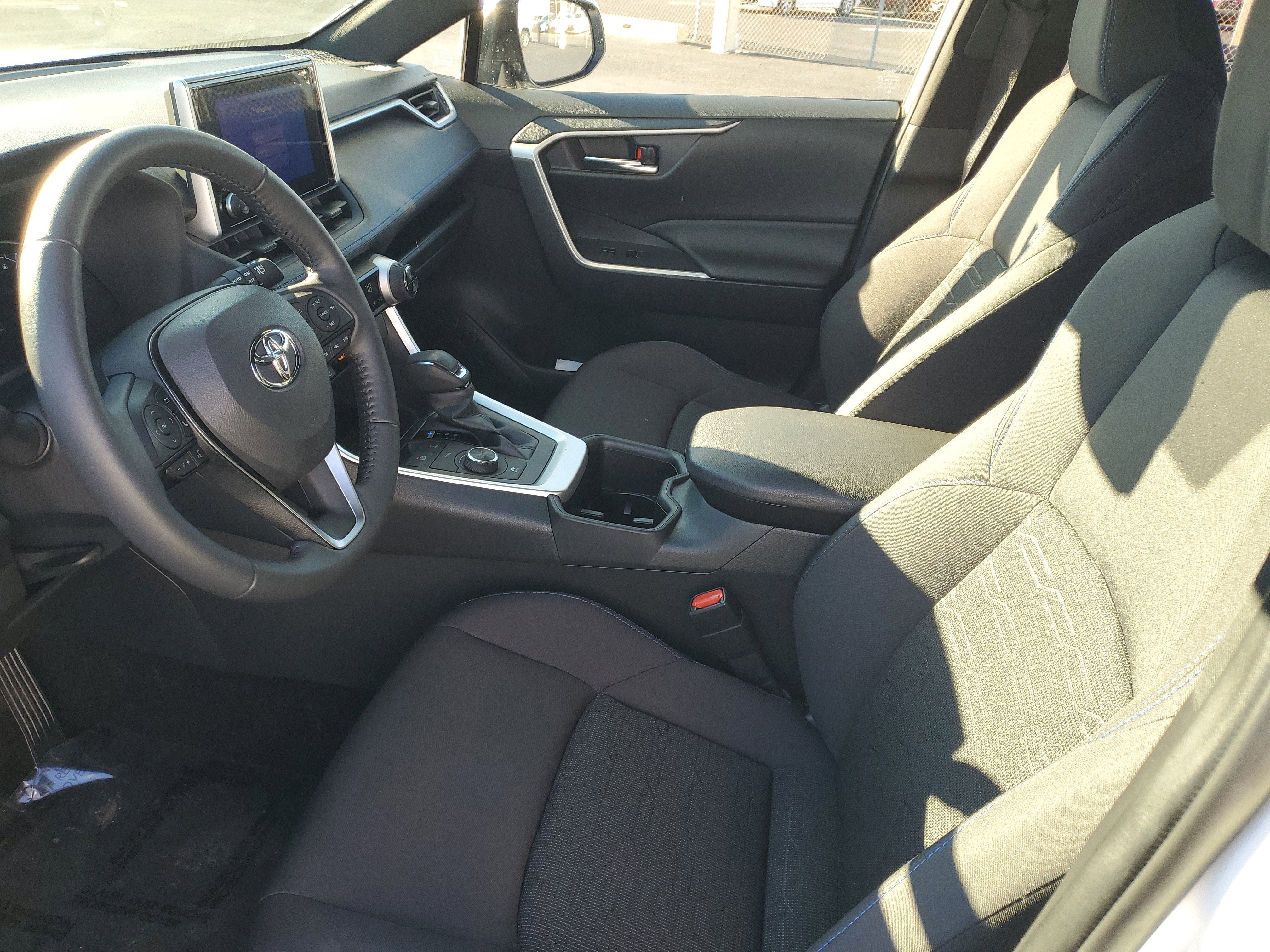 2023 Toyota RAV4 Hybrid SE