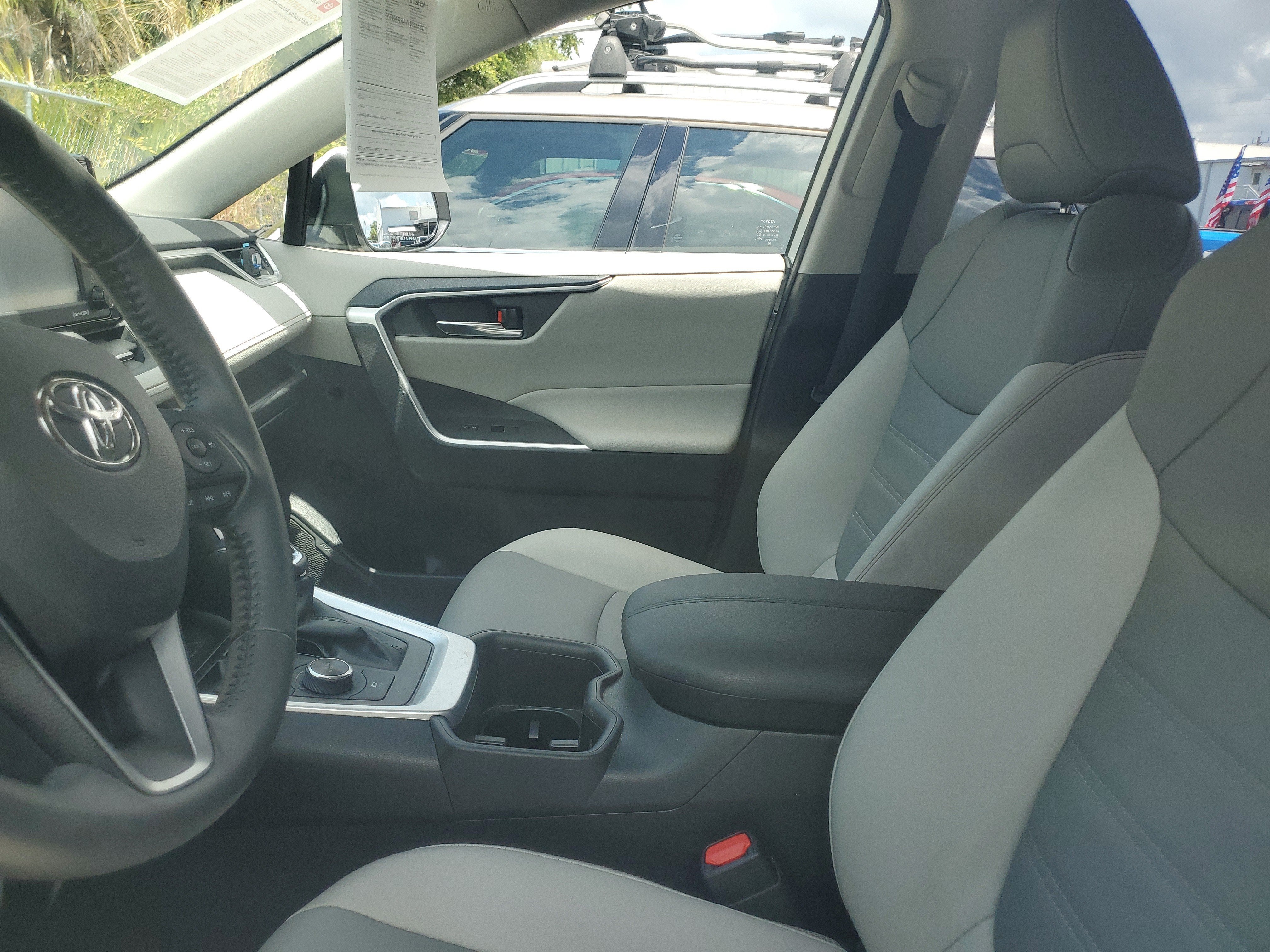 2022 Toyota RAV4 Hybrid XLE Premium