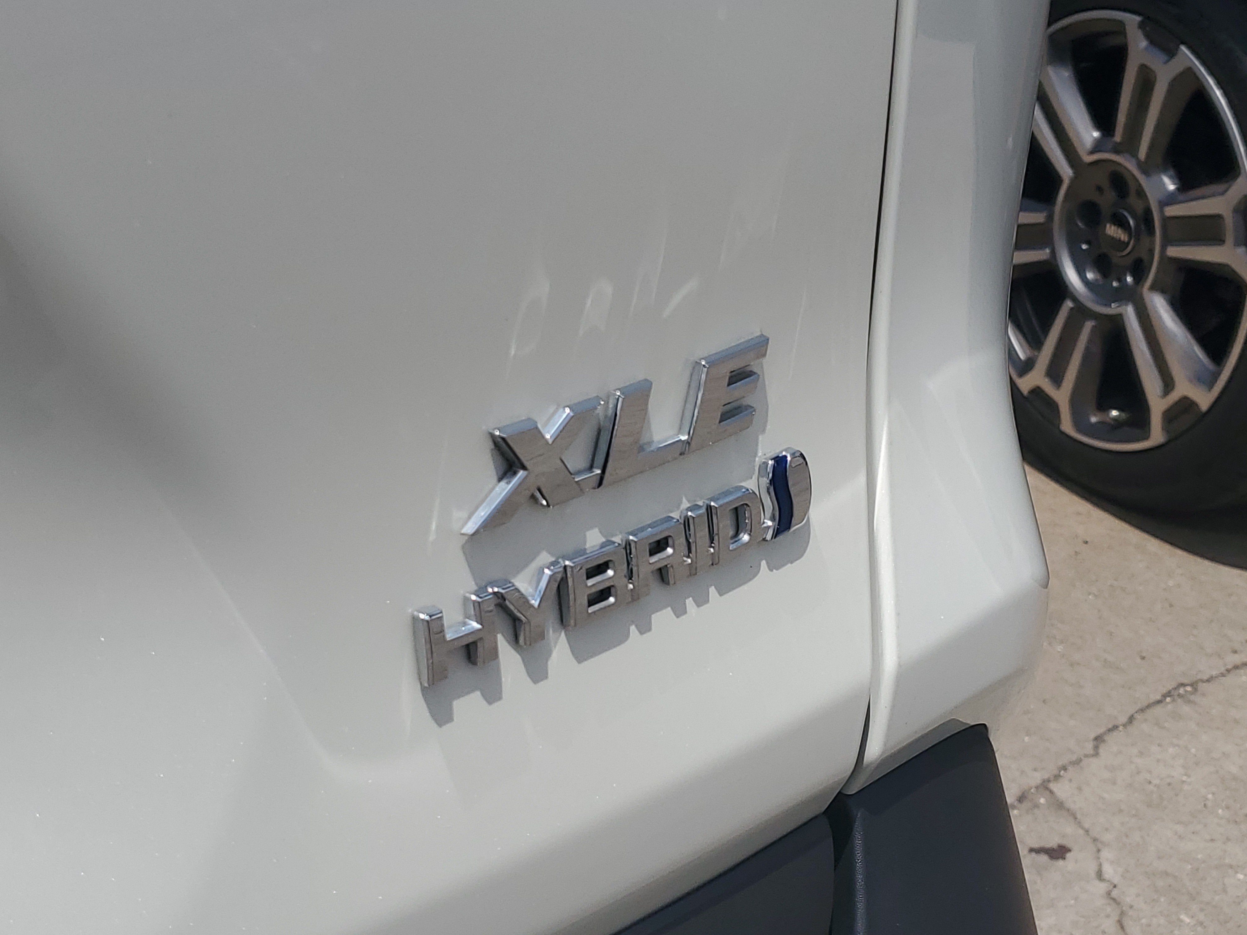2022 Toyota RAV4 Hybrid XLE Premium