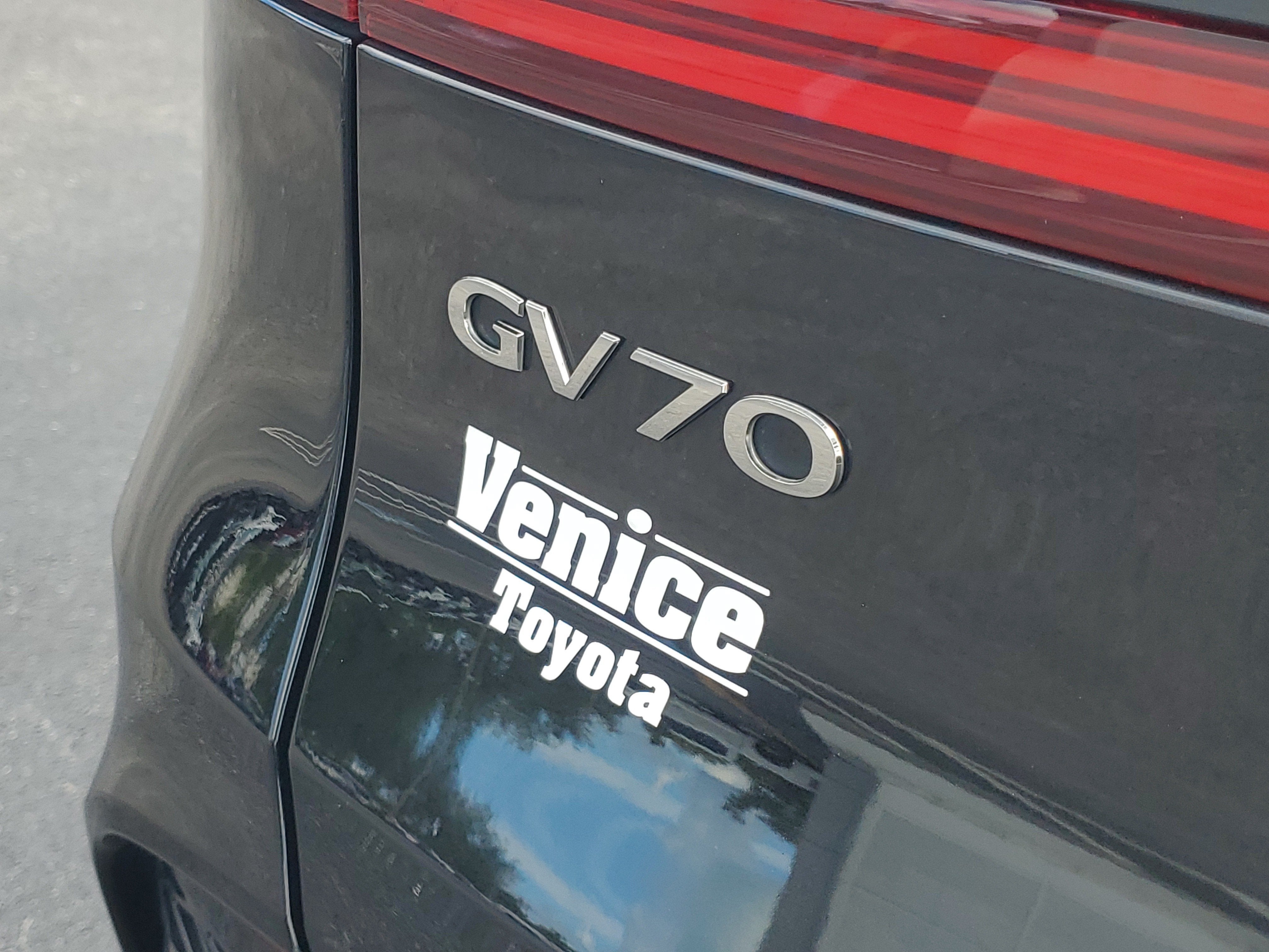 2023 Genesis GV70 2.5T