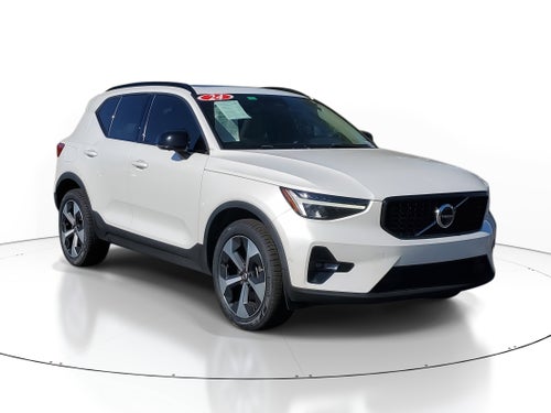 2024 Volvo XC40 Plus Dark Theme