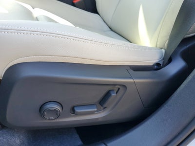 2024 Volvo XC40 Plus Dark Theme