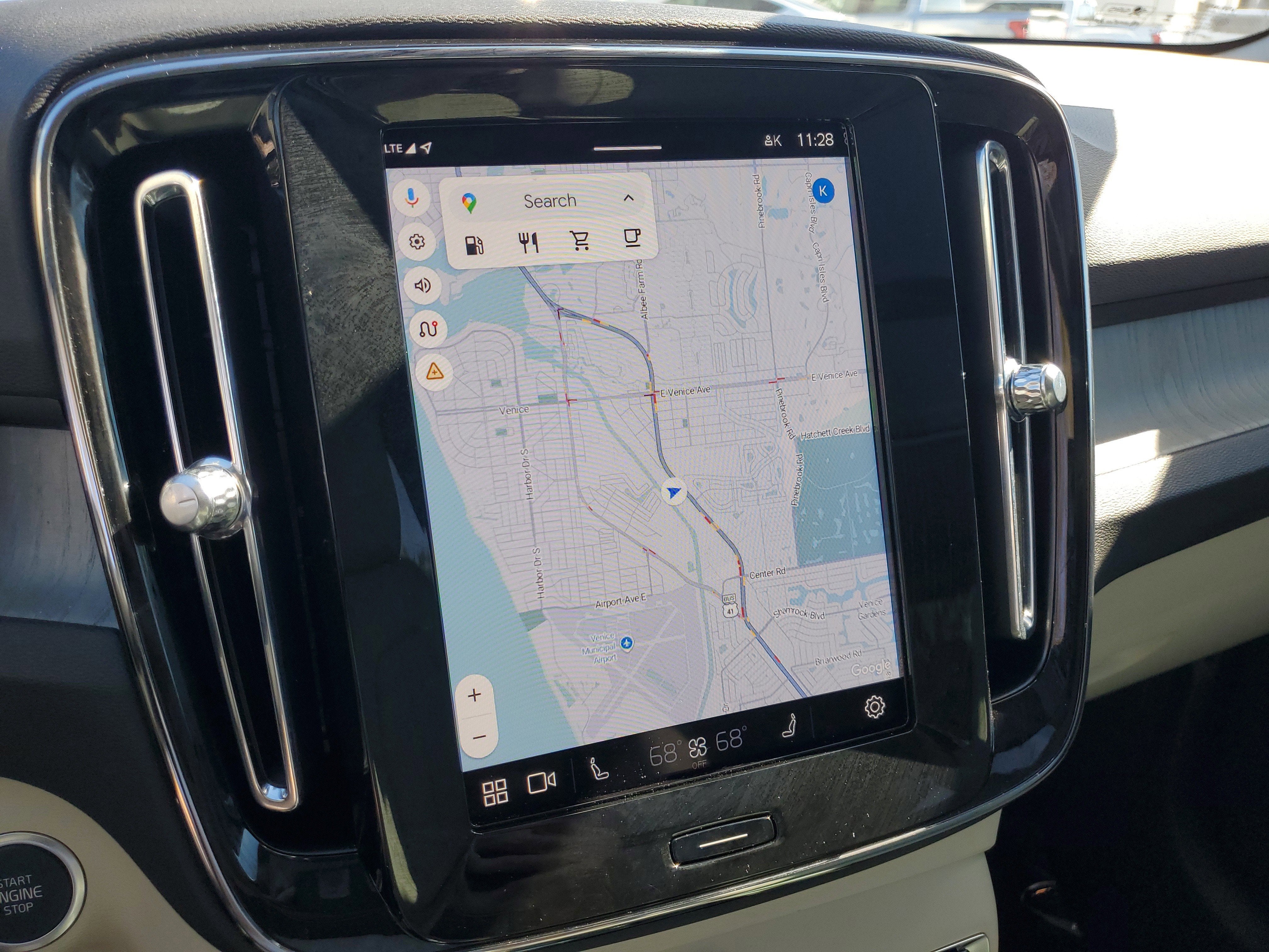 2024 Volvo XC40 Plus Dark Theme