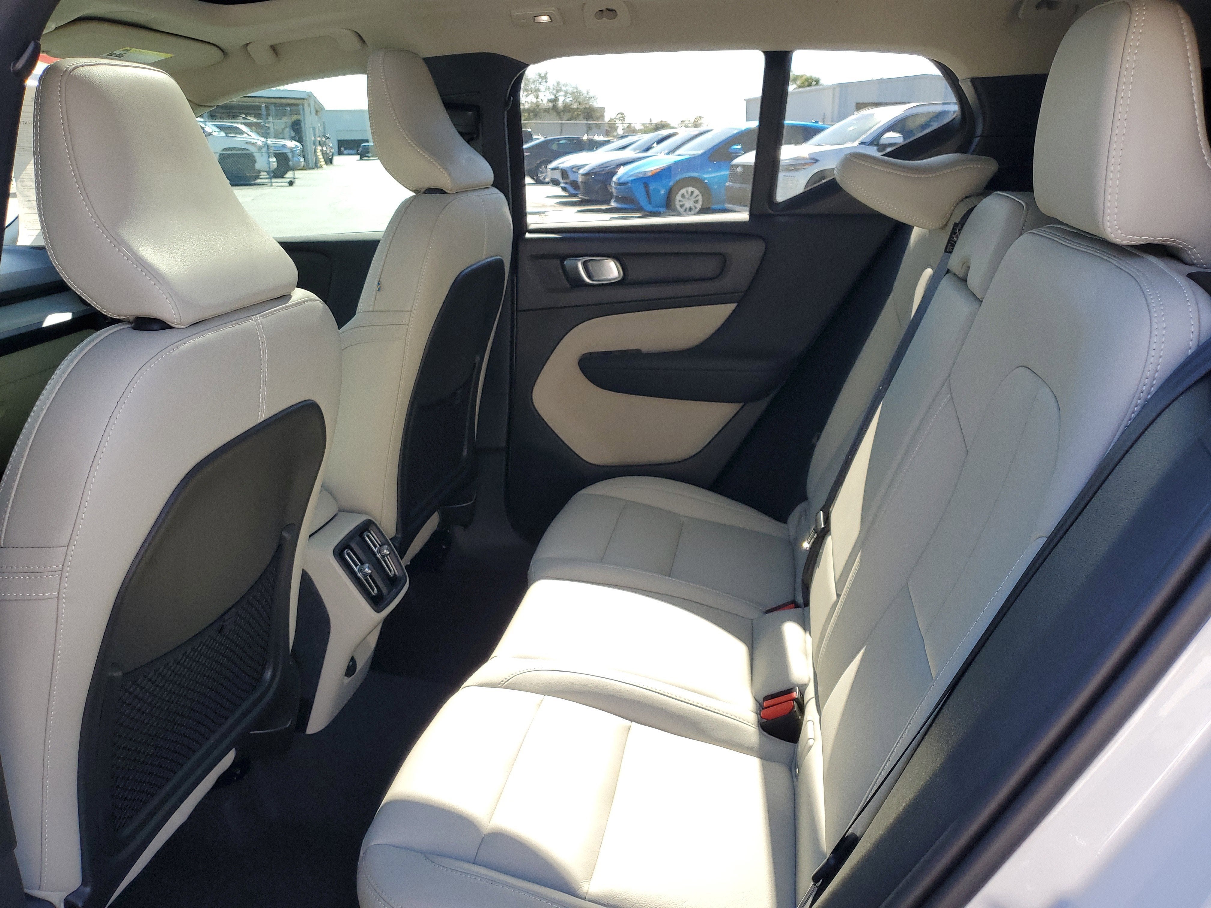 2024 Volvo XC40 Plus Dark Theme