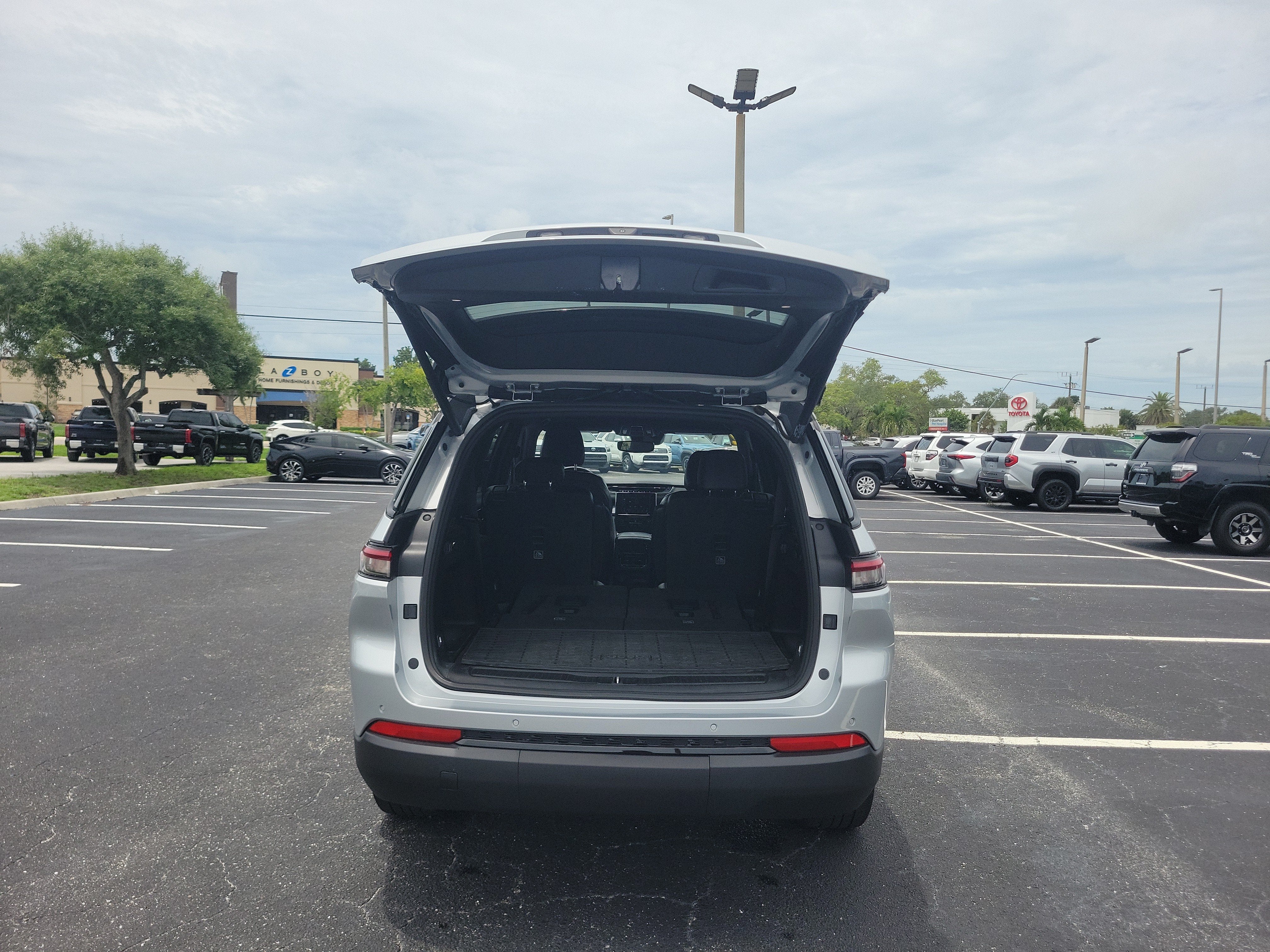 2022 Jeep Grand Cherokee L Altitude