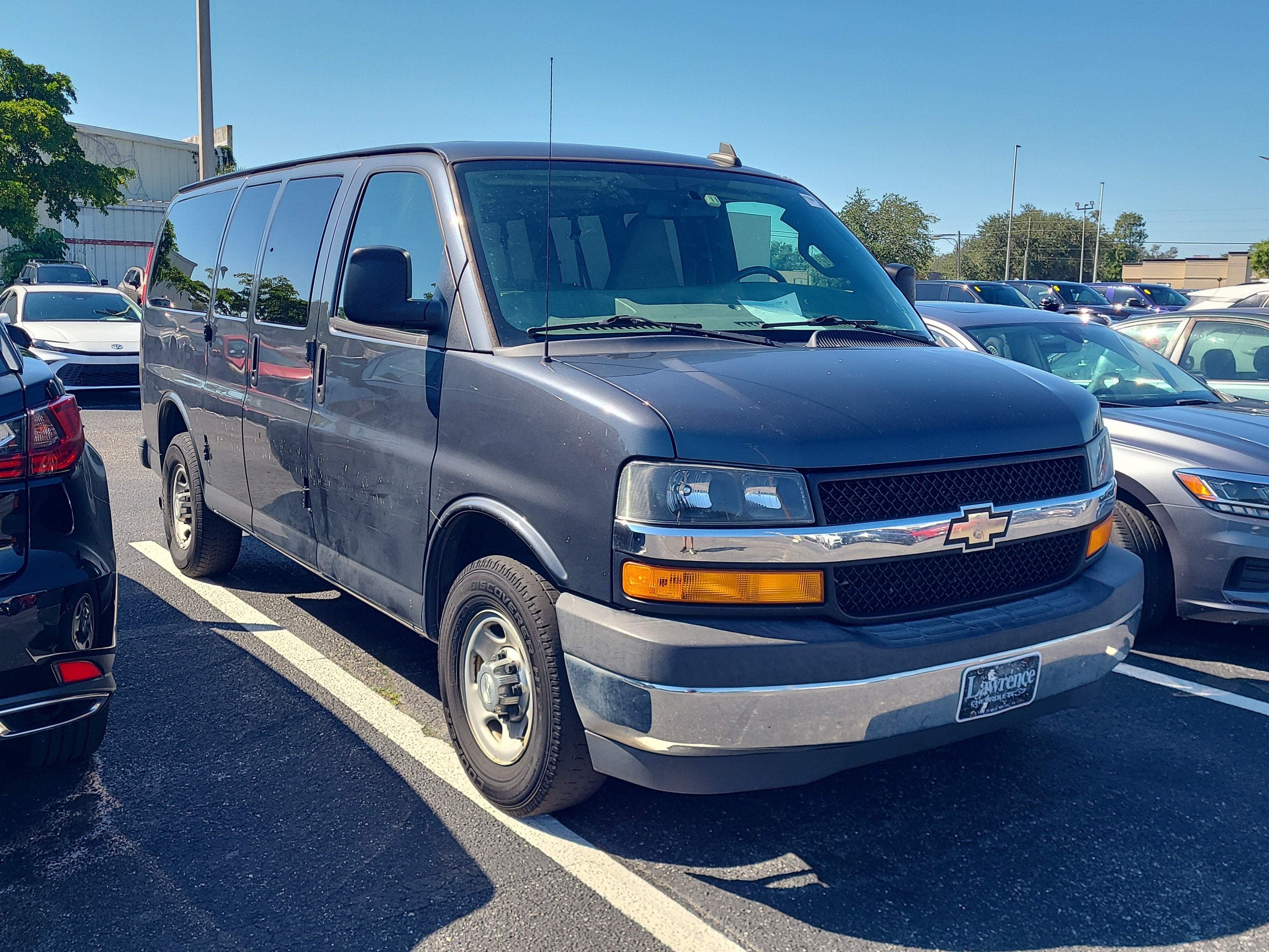 2017 Chevrolet Express Passenger LT