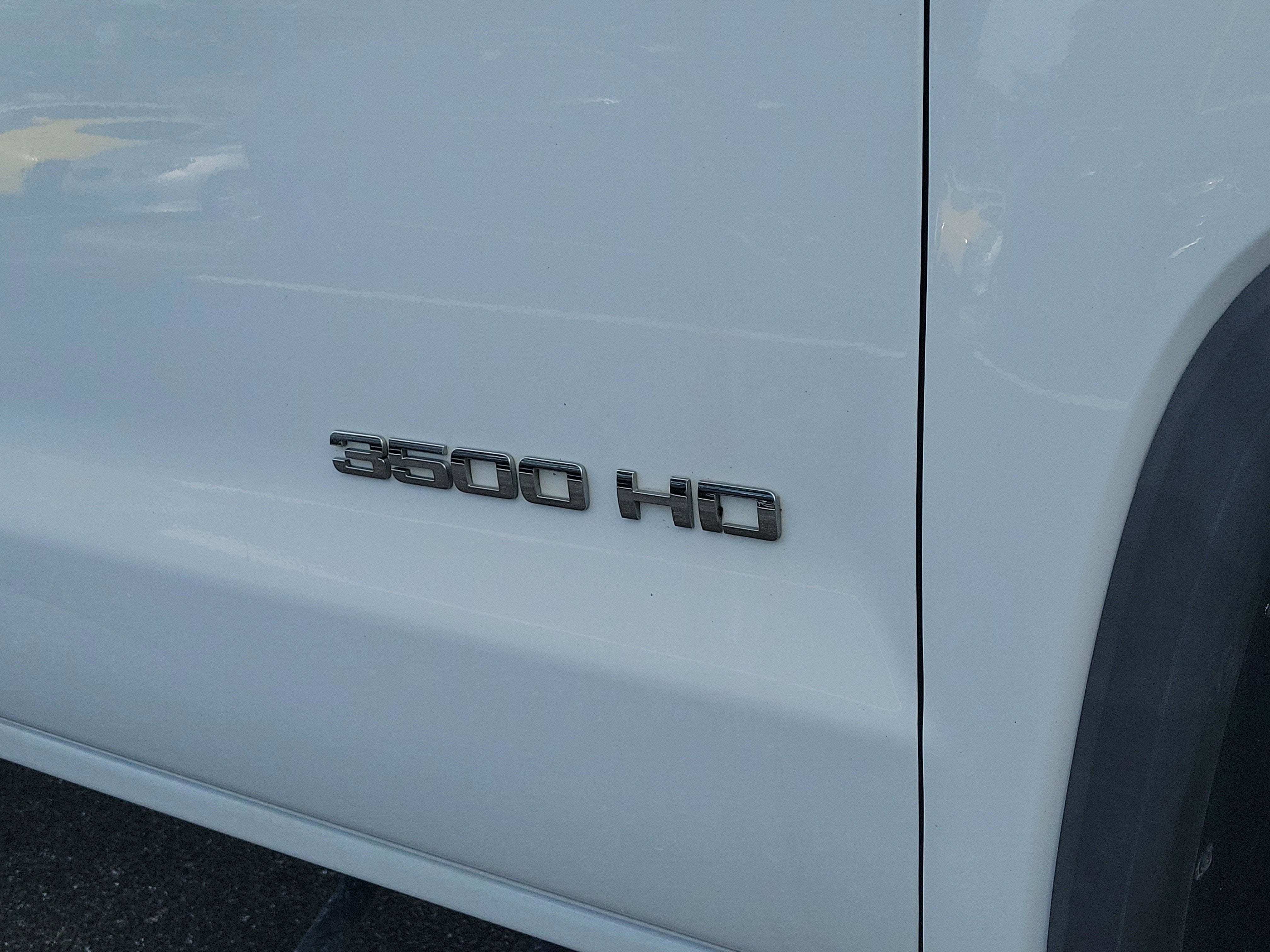 2018 GMC Sierra 3500HD 2WD Reg Cab 137.5" WB, 59.06" CA