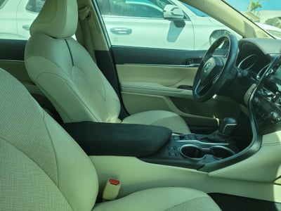 2022 Toyota Camry Hybrid XLE