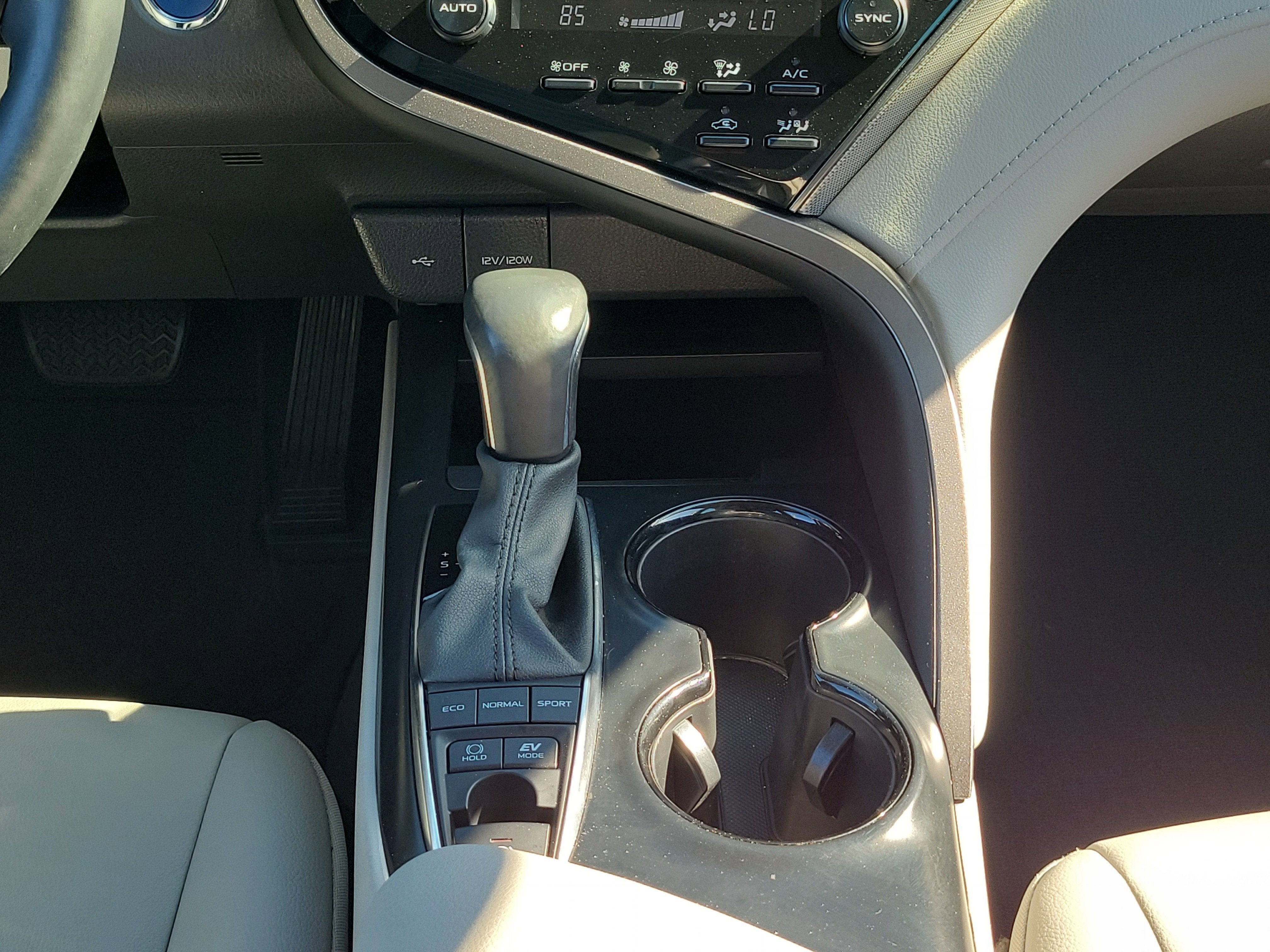 2020 Toyota Camry Hybrid SE