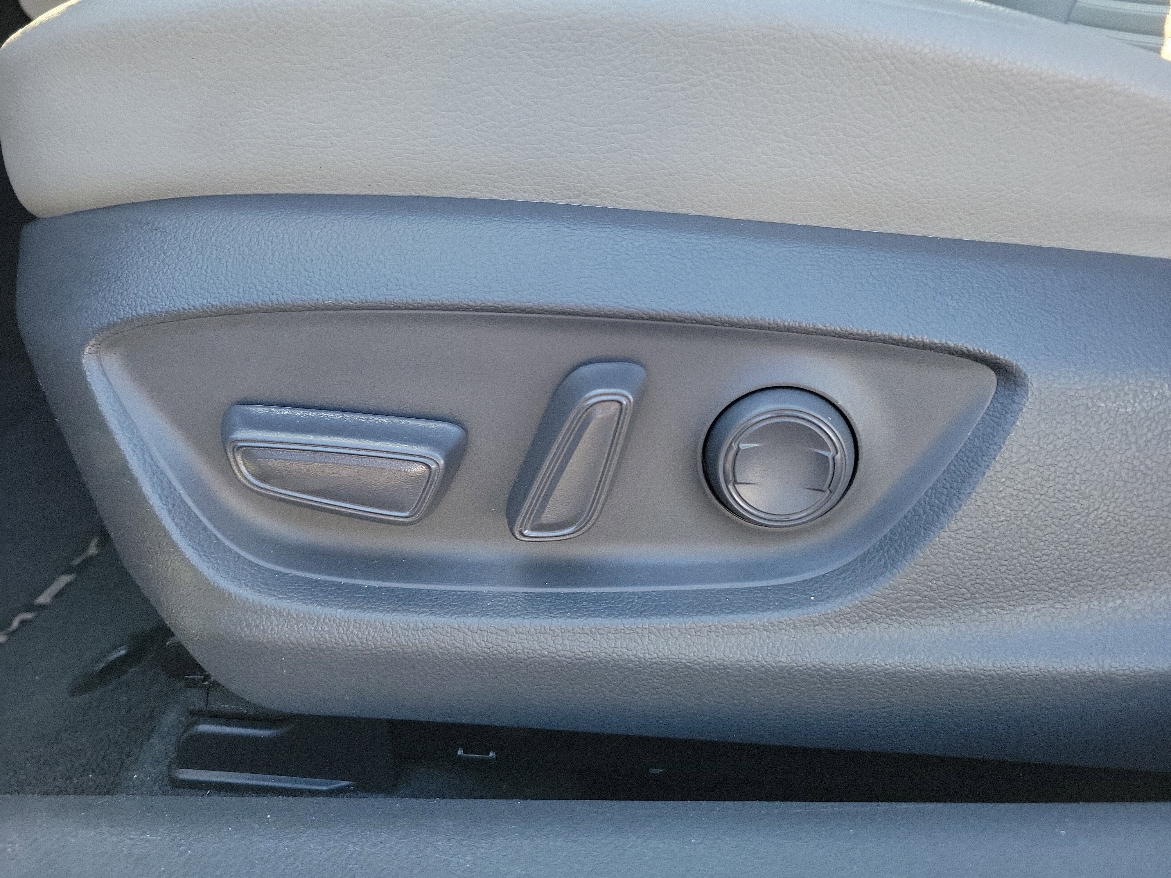 2020 Toyota Camry Hybrid SE