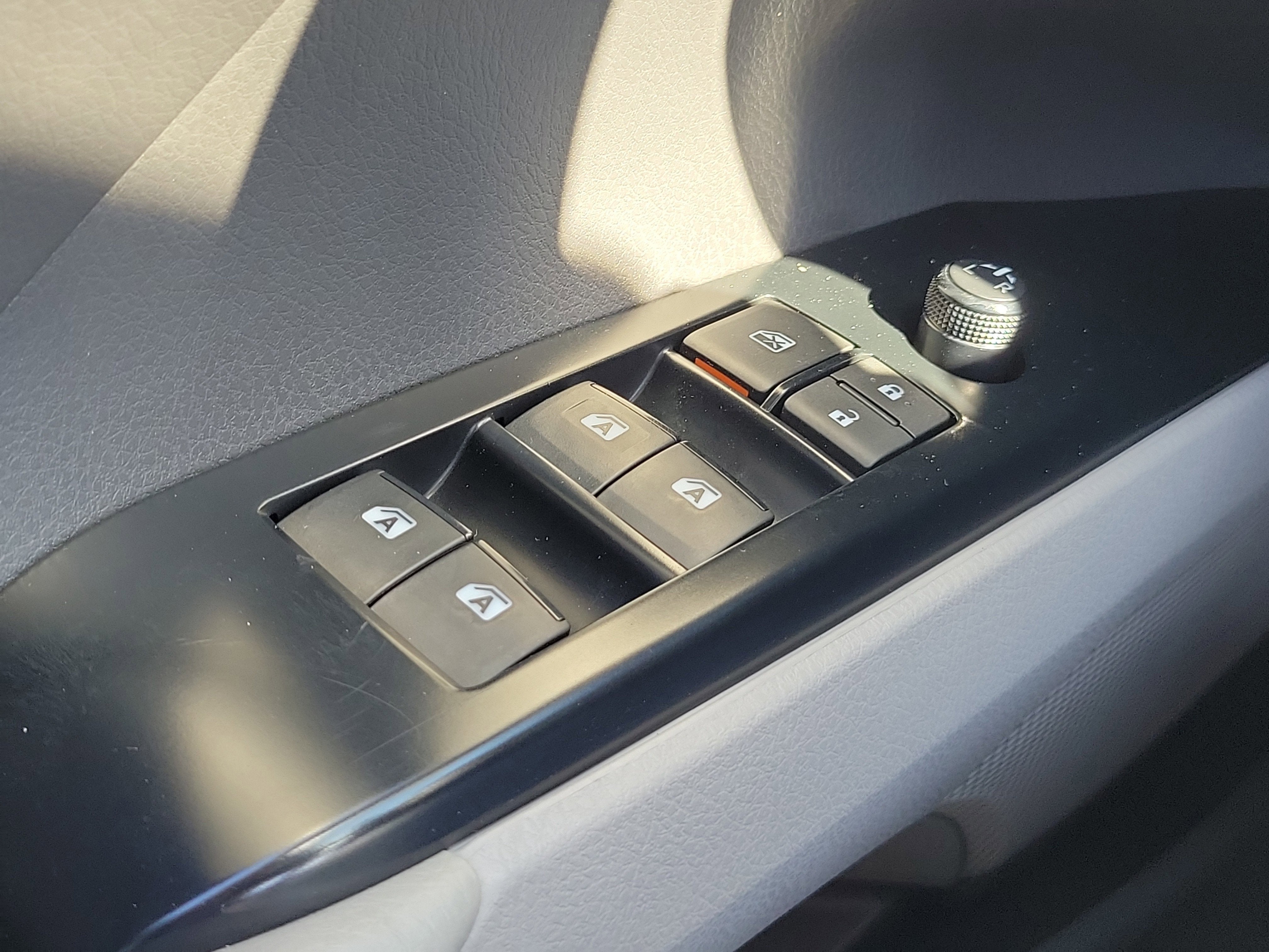 2020 Toyota Camry Hybrid SE