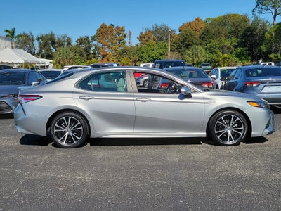 2020 Toyota Camry Hybrid SE