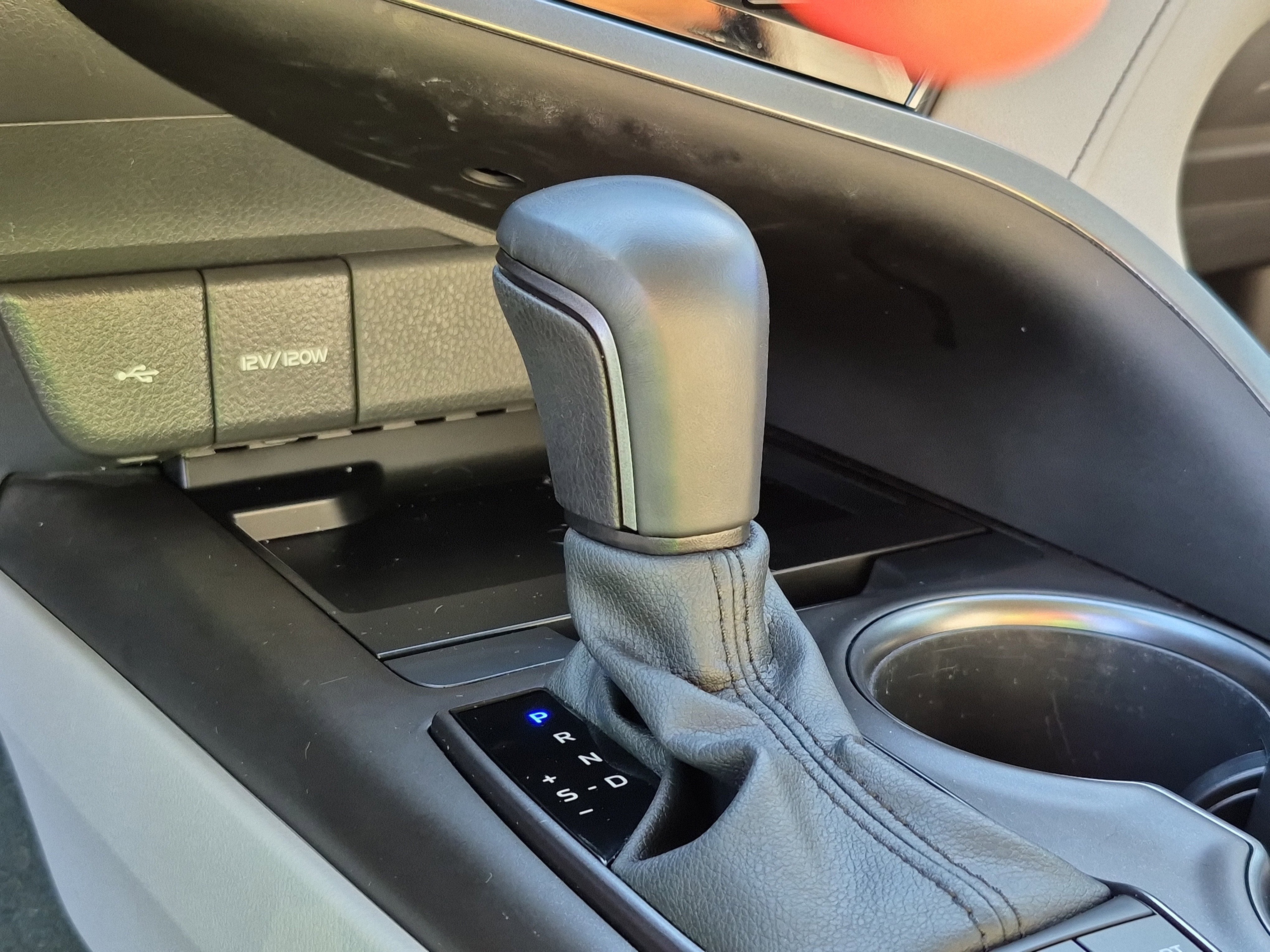 2022 Toyota Camry Hybrid SE