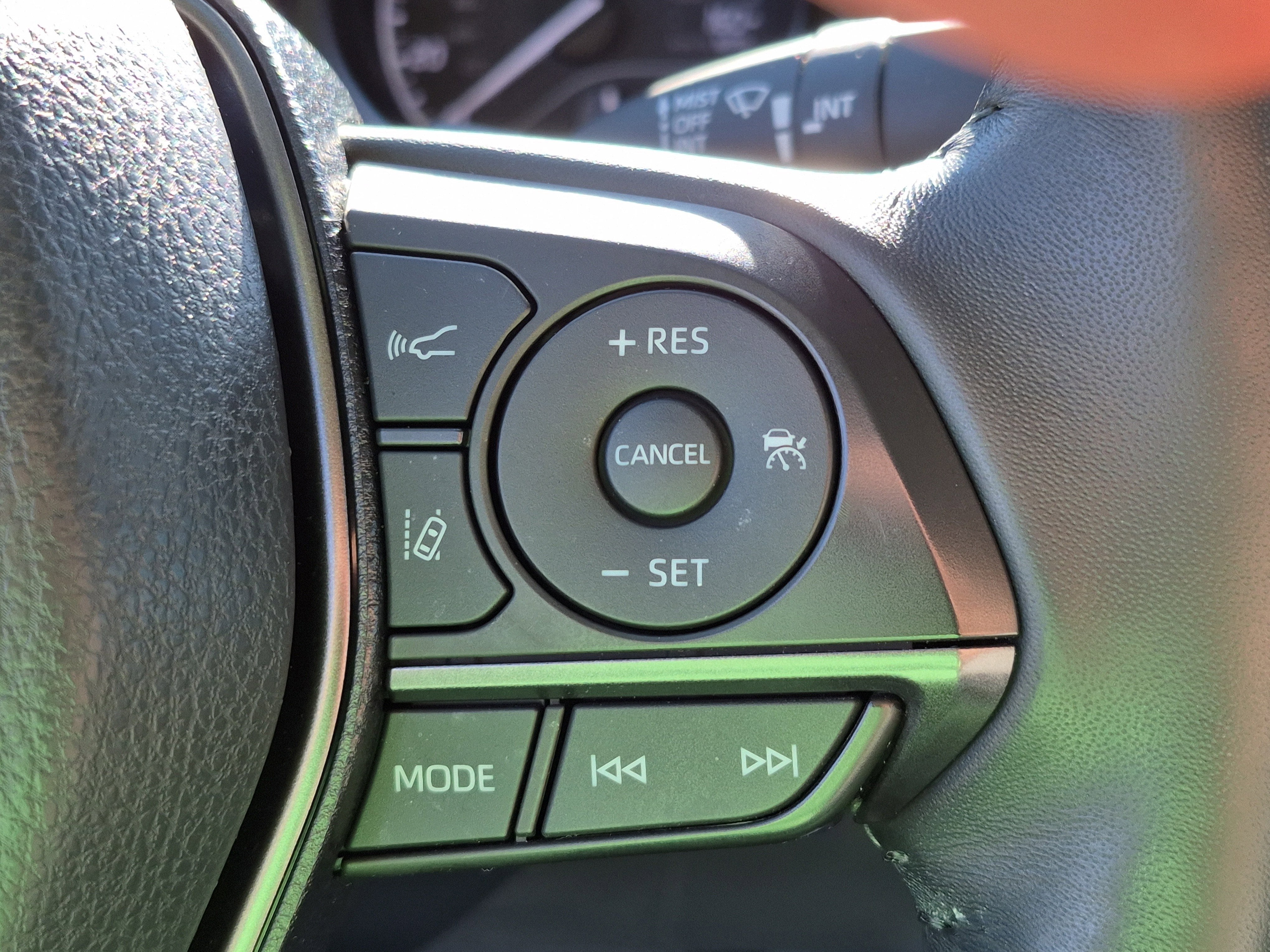 2022 Toyota Camry Hybrid SE