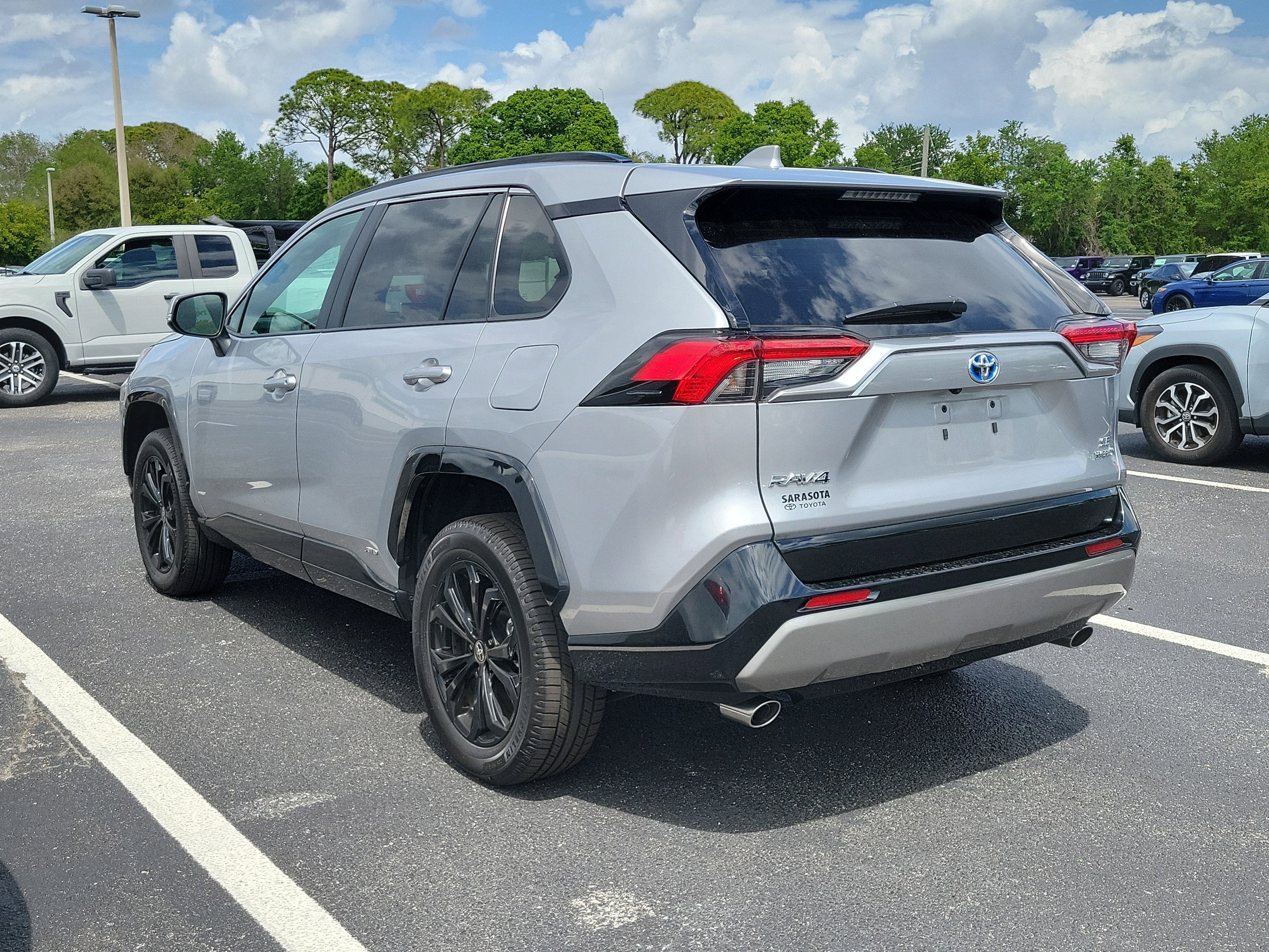 2023 Toyota RAV4 Hybrid SE