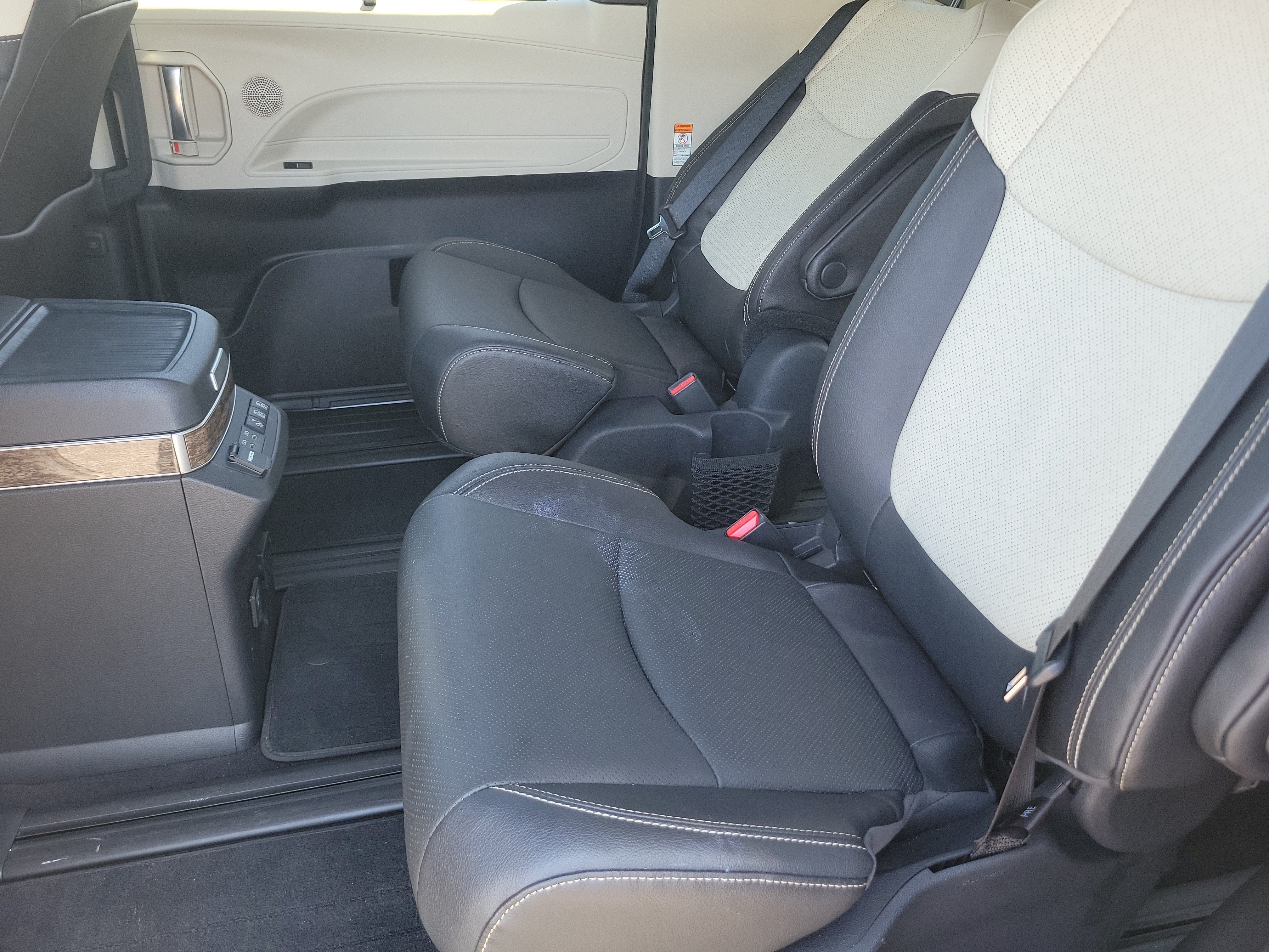 2025 Toyota Sienna Platinum