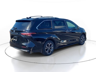 2025 Toyota Sienna Platinum