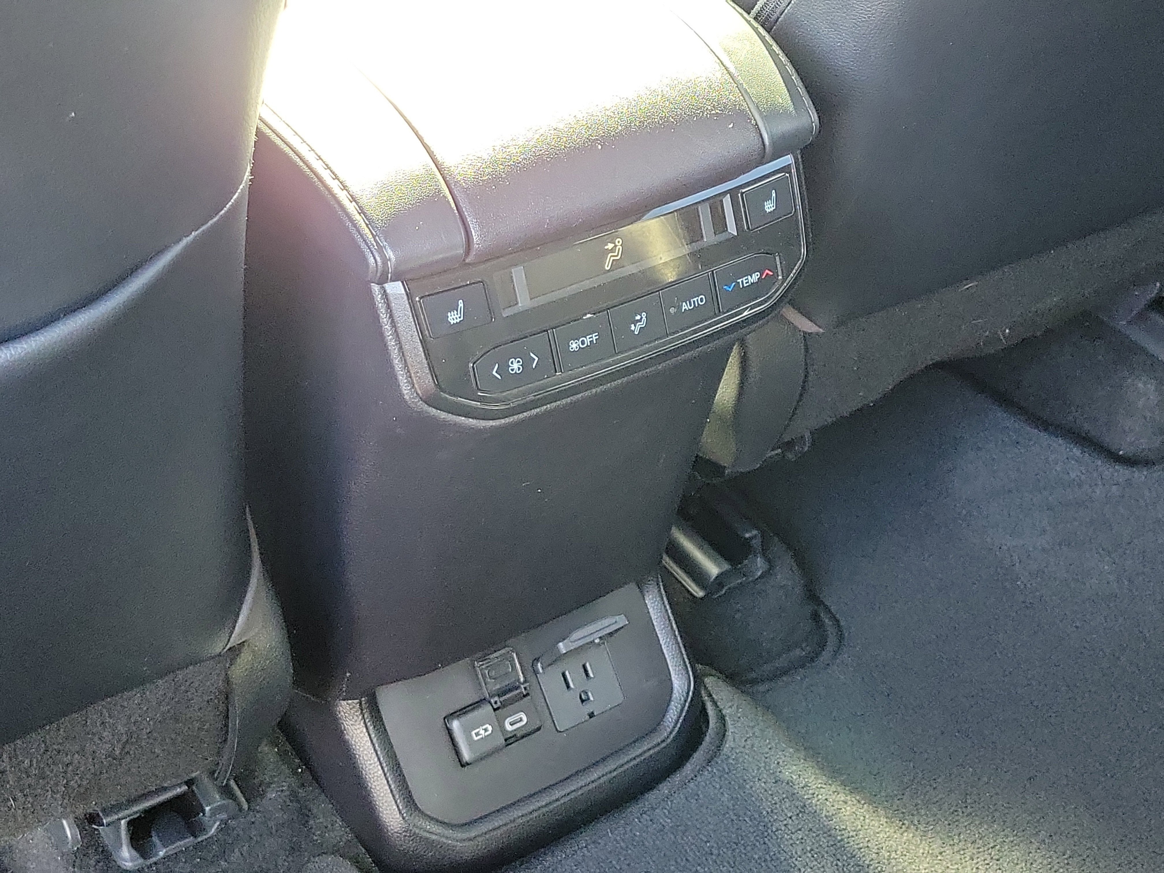 2023 Toyota Highlander Hybrid Platinum