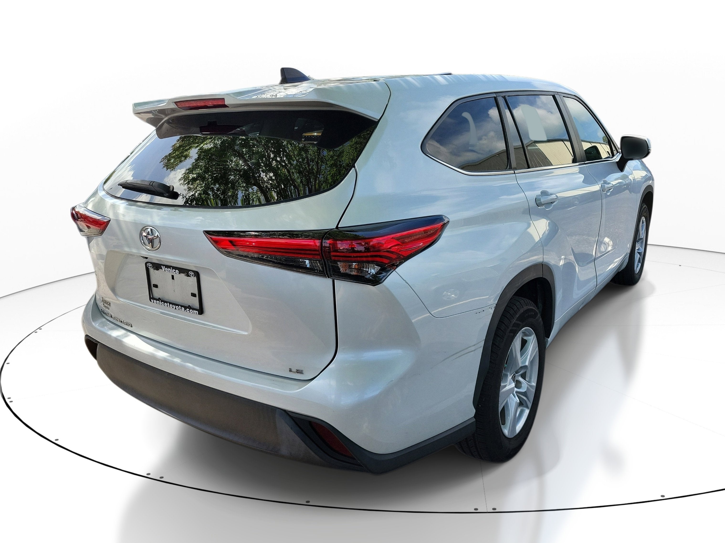 2023 Toyota Highlander LE