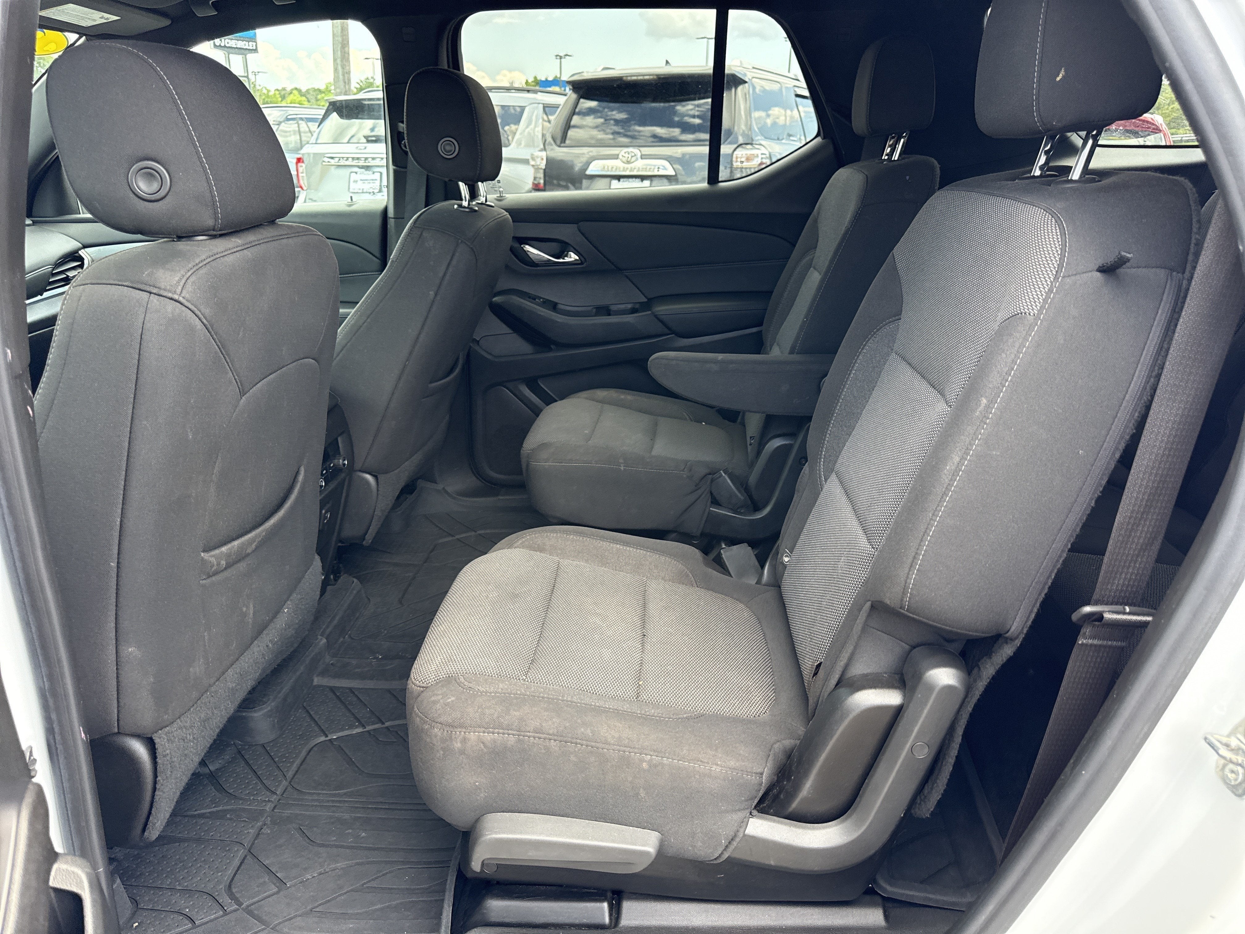 2022 Chevrolet Traverse LT Cloth