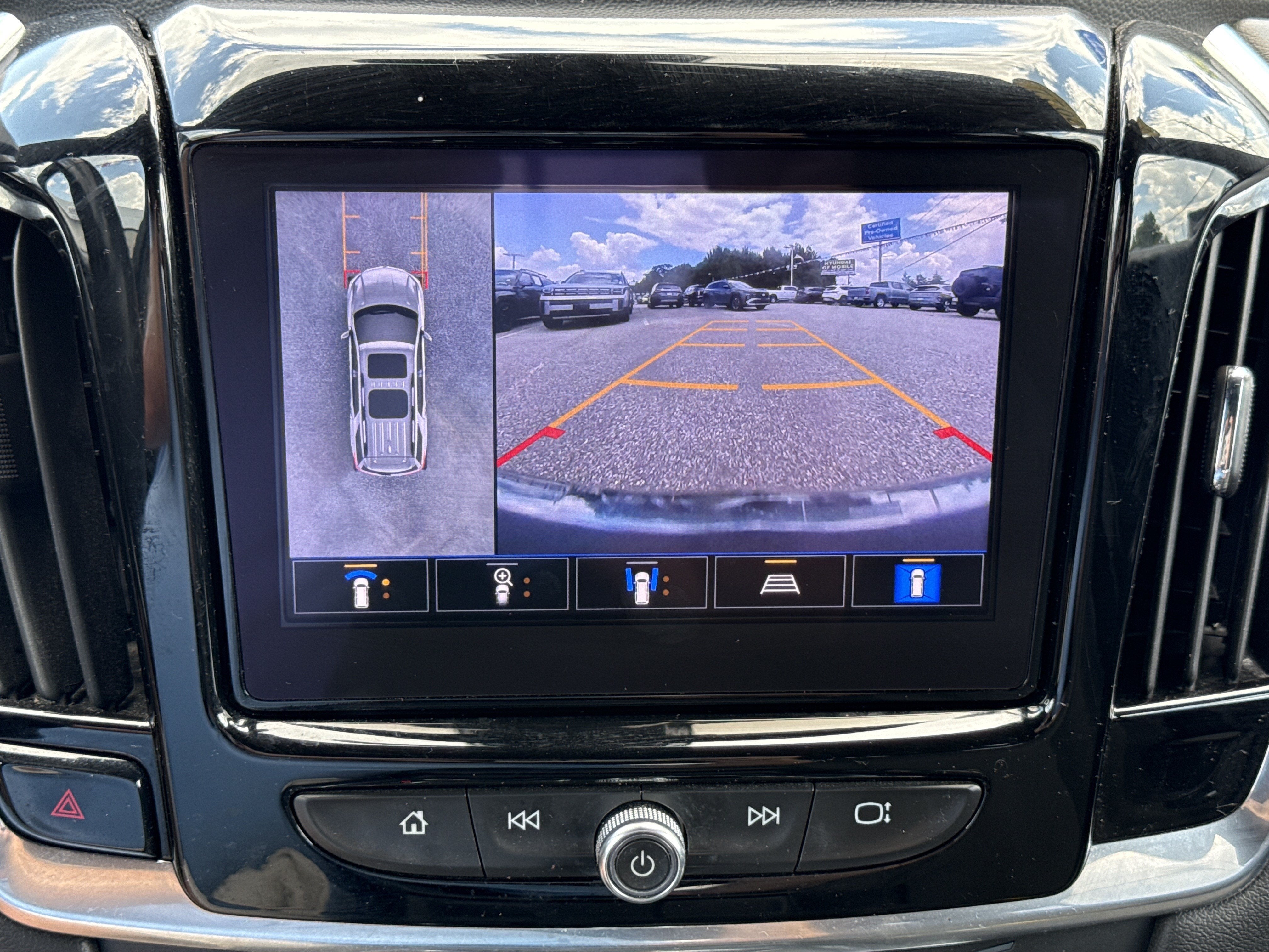 2022 Chevrolet Traverse LT Cloth