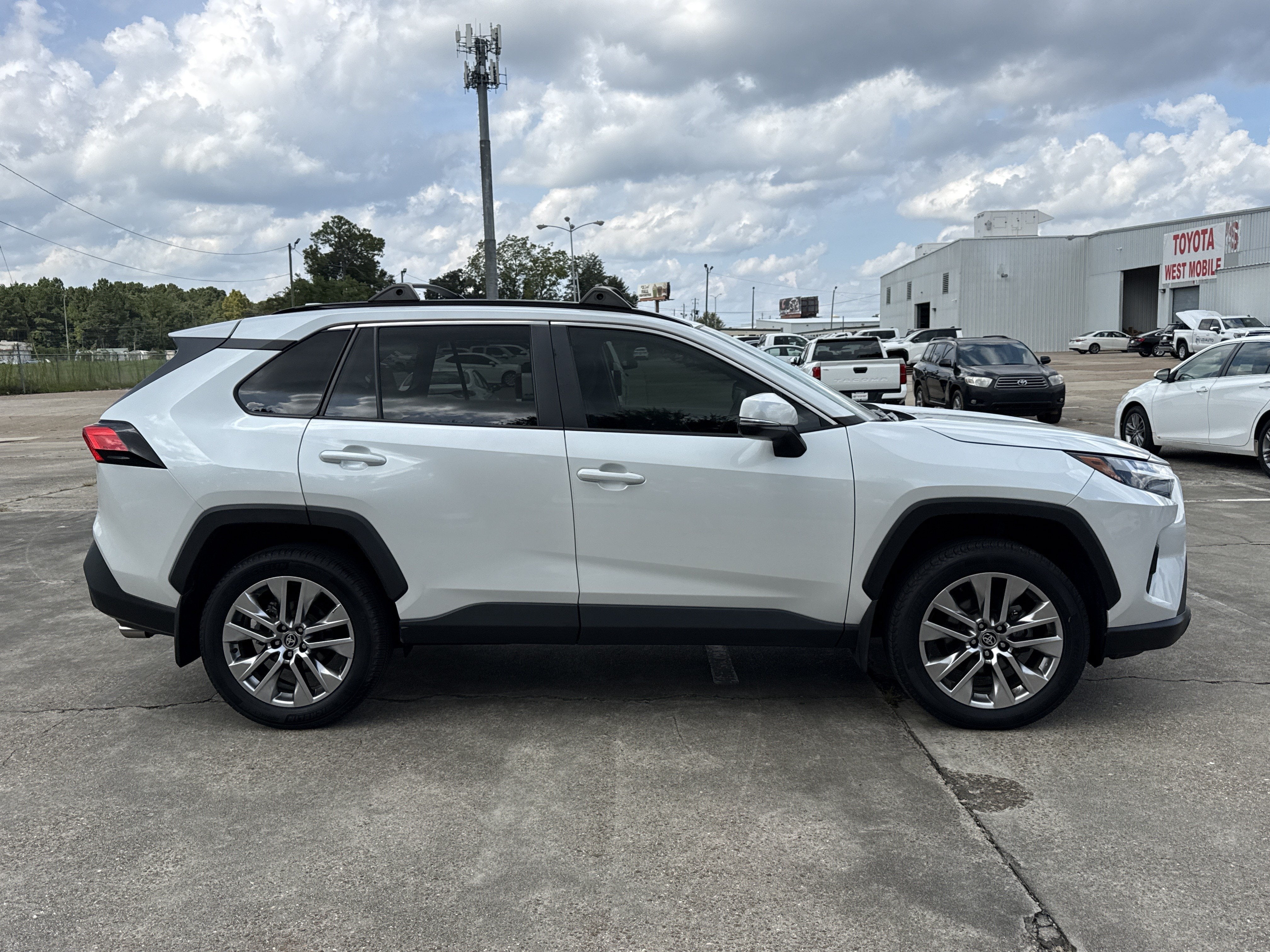 2024 Toyota RAV4 XLE Premium