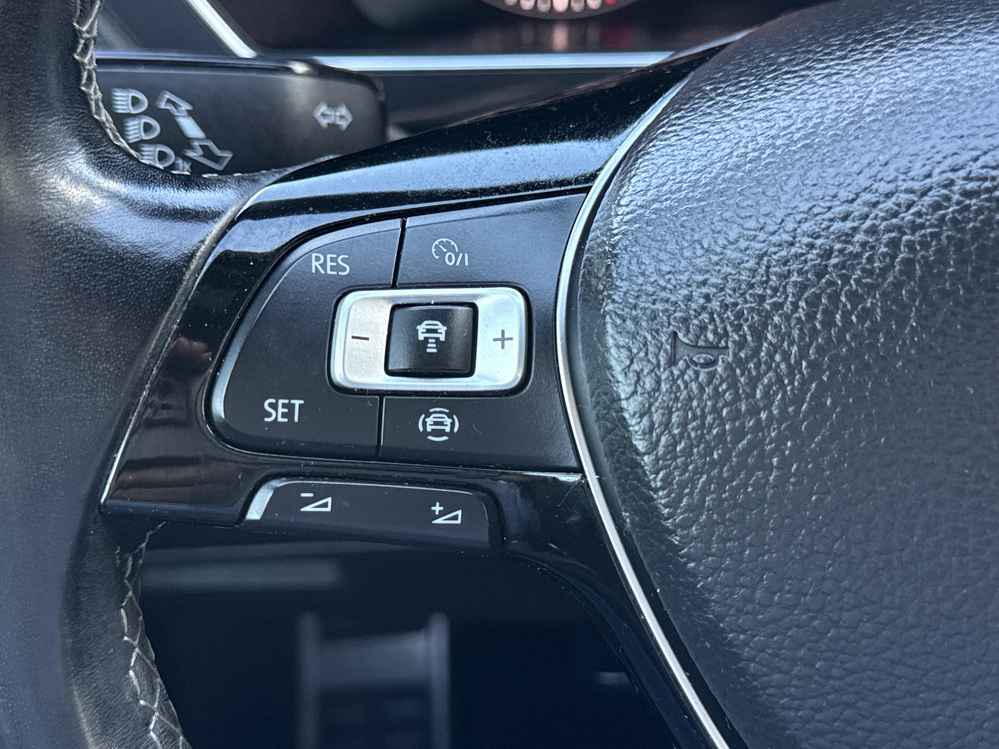 2019 Volkswagen Tiguan SEL R-Line