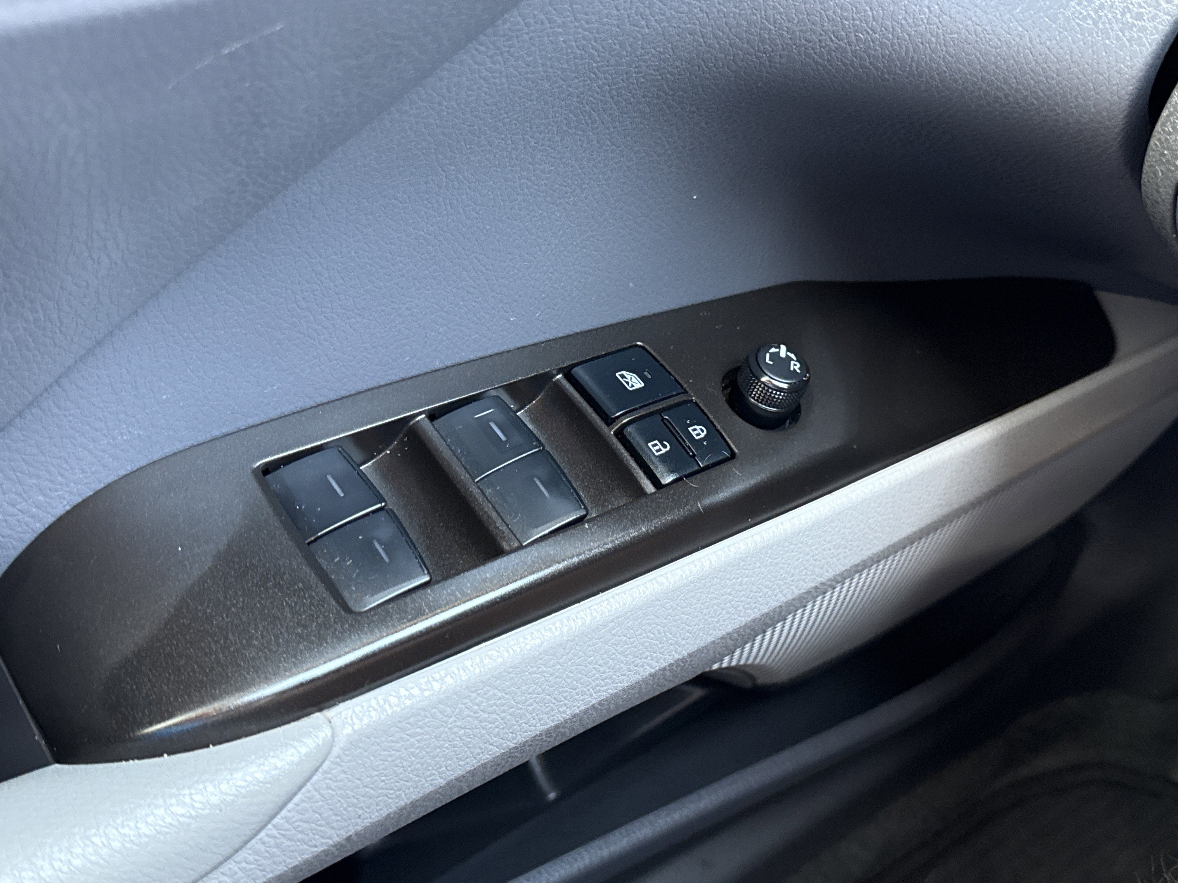 2022 Toyota Camry Hybrid LE