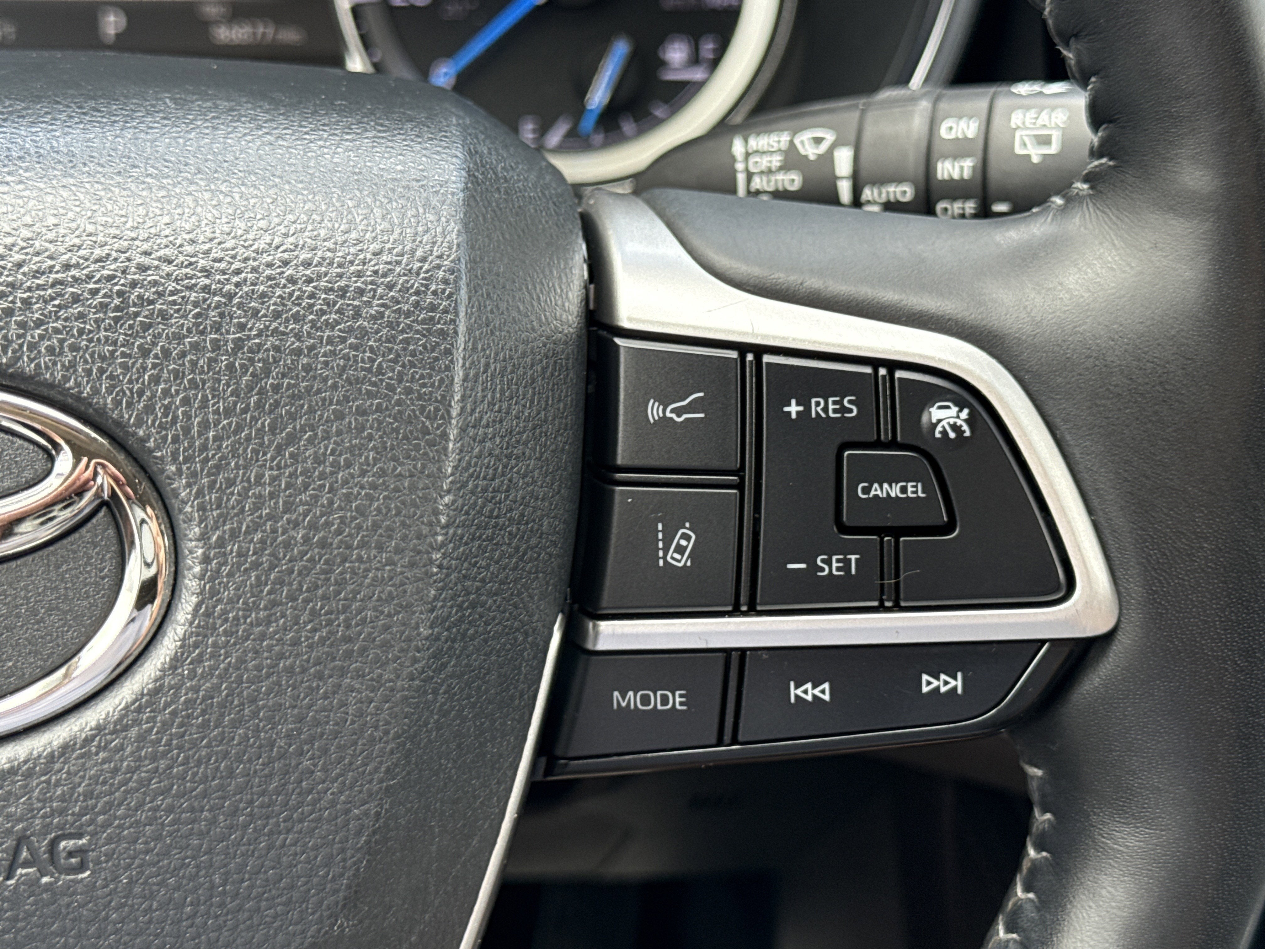 2022 Toyota Highlander Hybrid Platinum