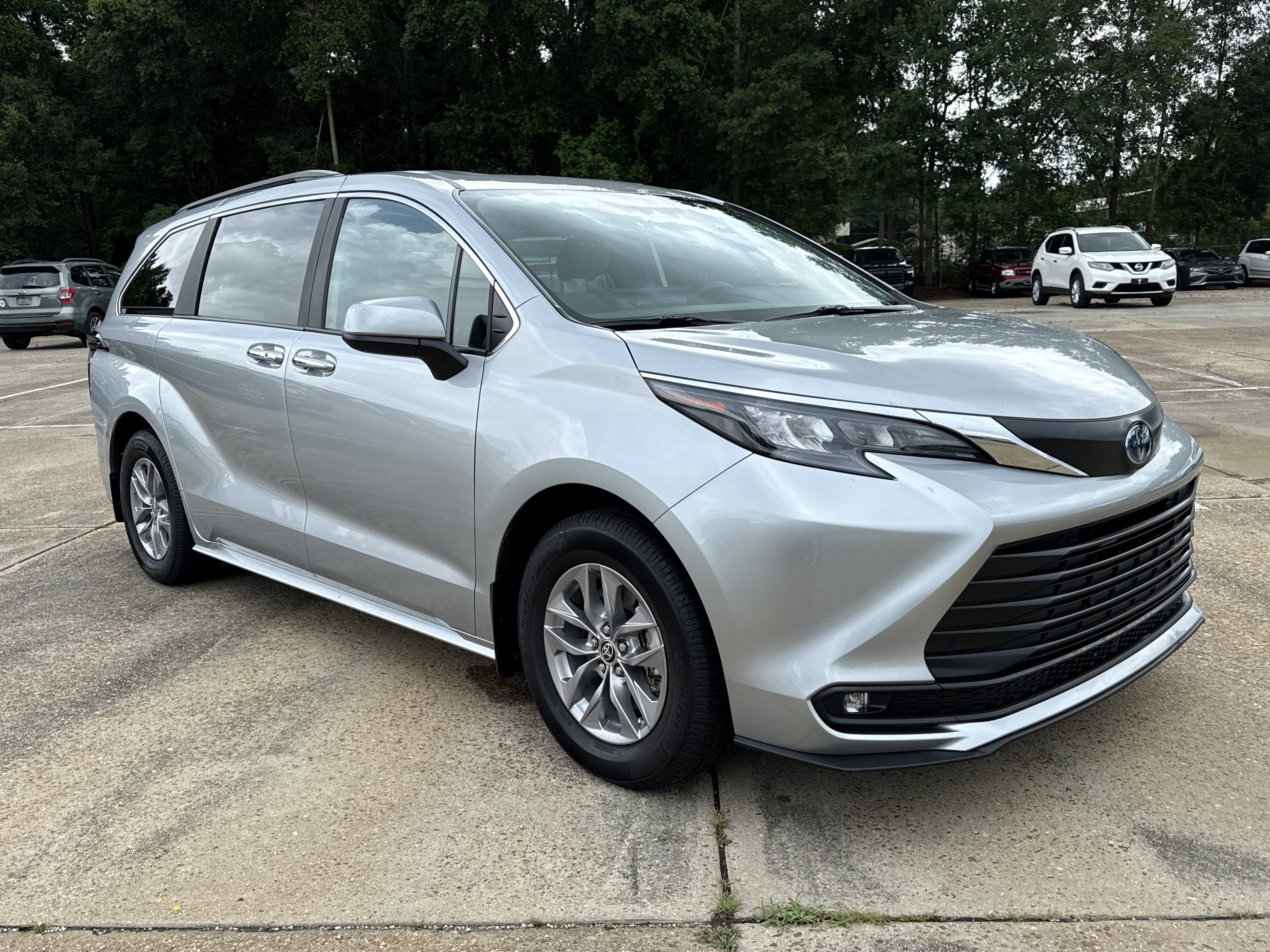 2025 Toyota Sienna Base