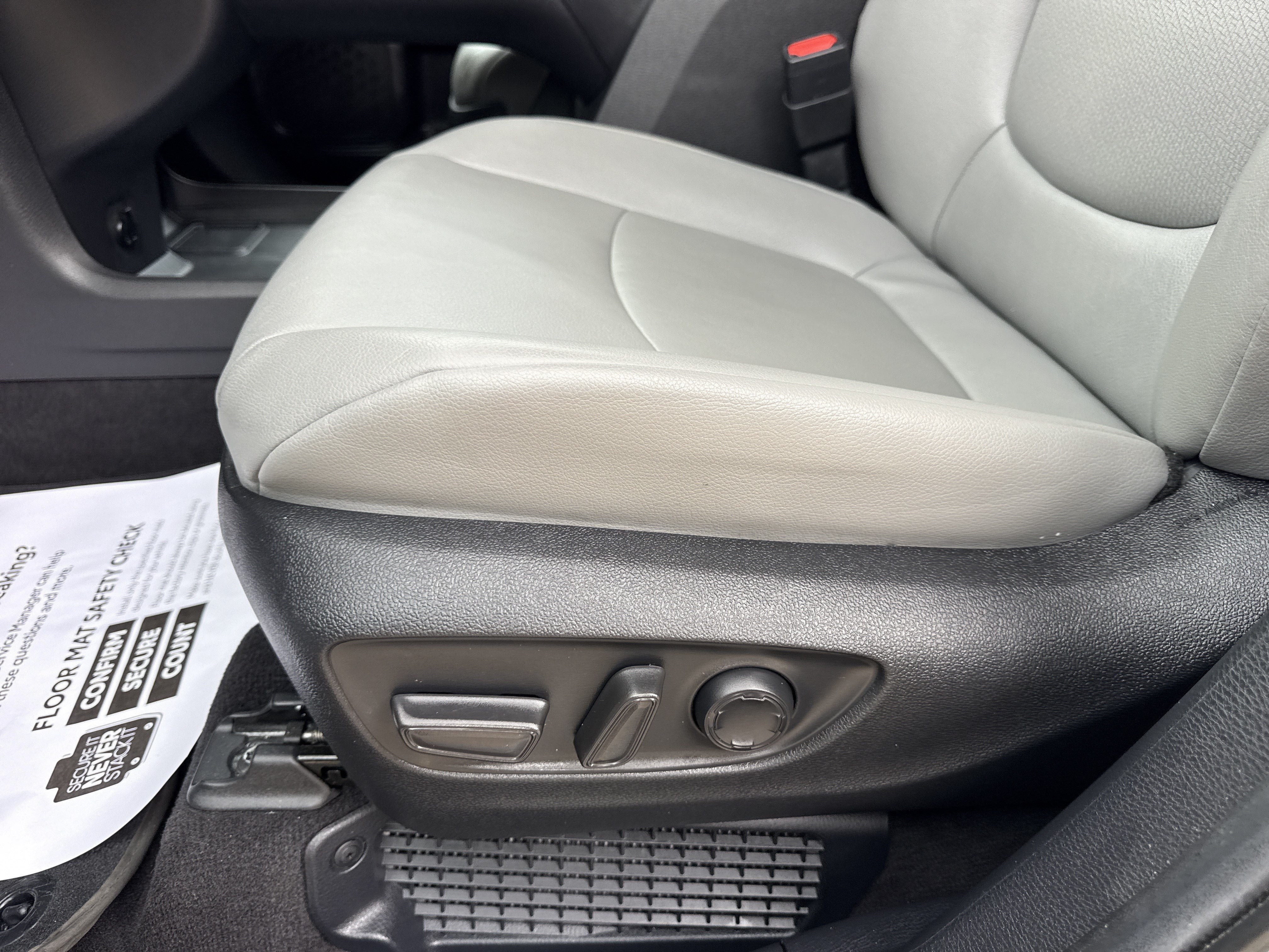 2025 Toyota Sienna Base