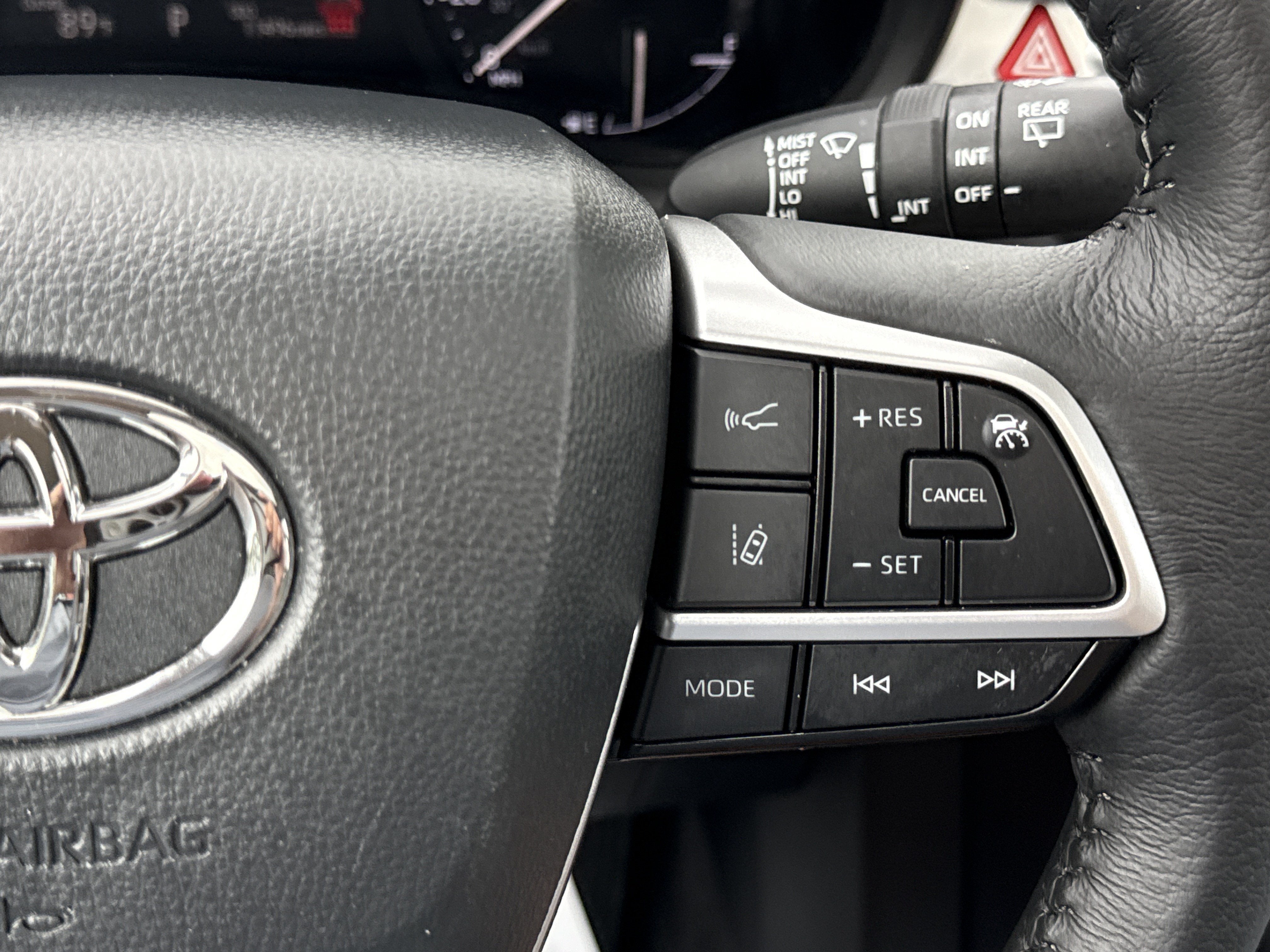 2025 Toyota Sienna Base