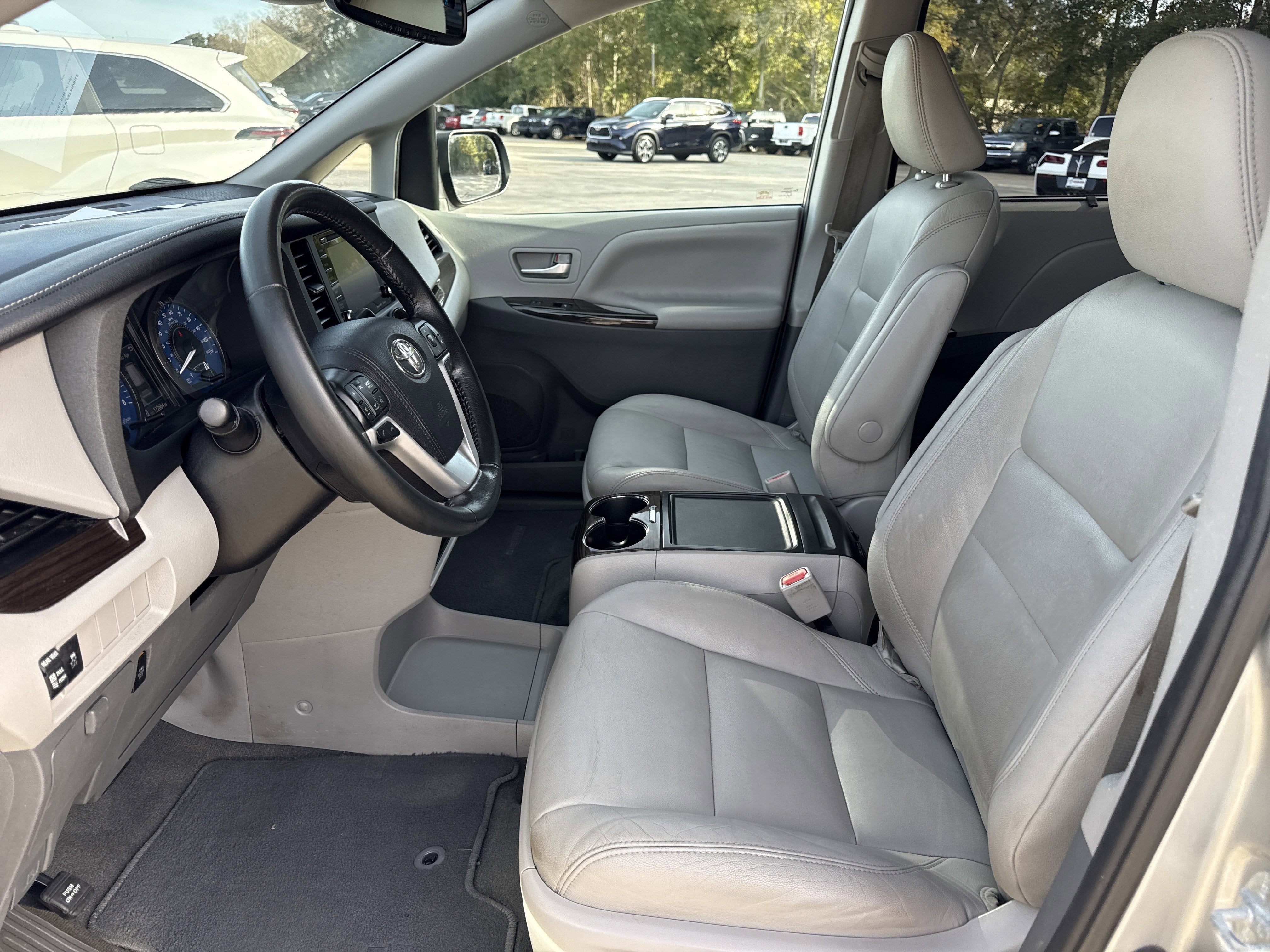 2020 Toyota Sienna XLE Premium