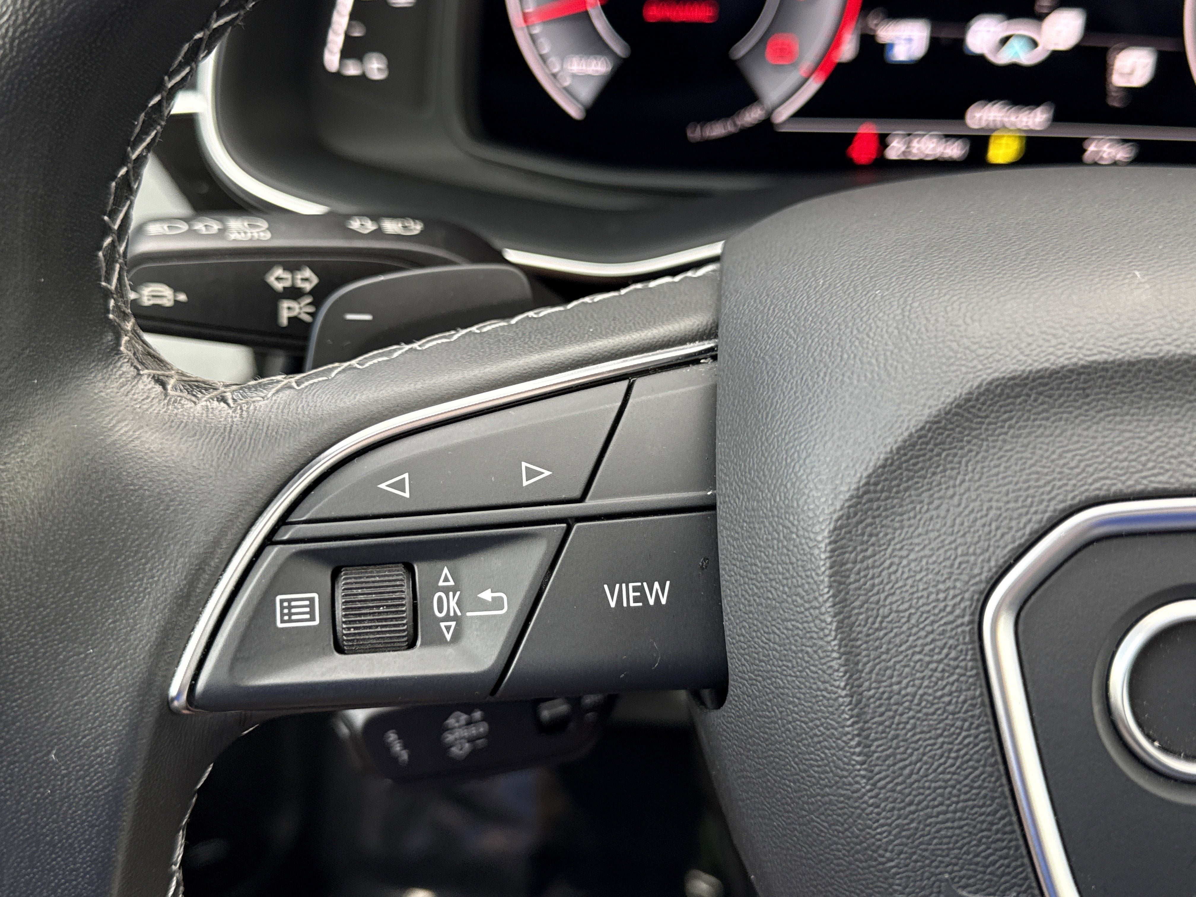 2023 Audi Q8 Premium Plus